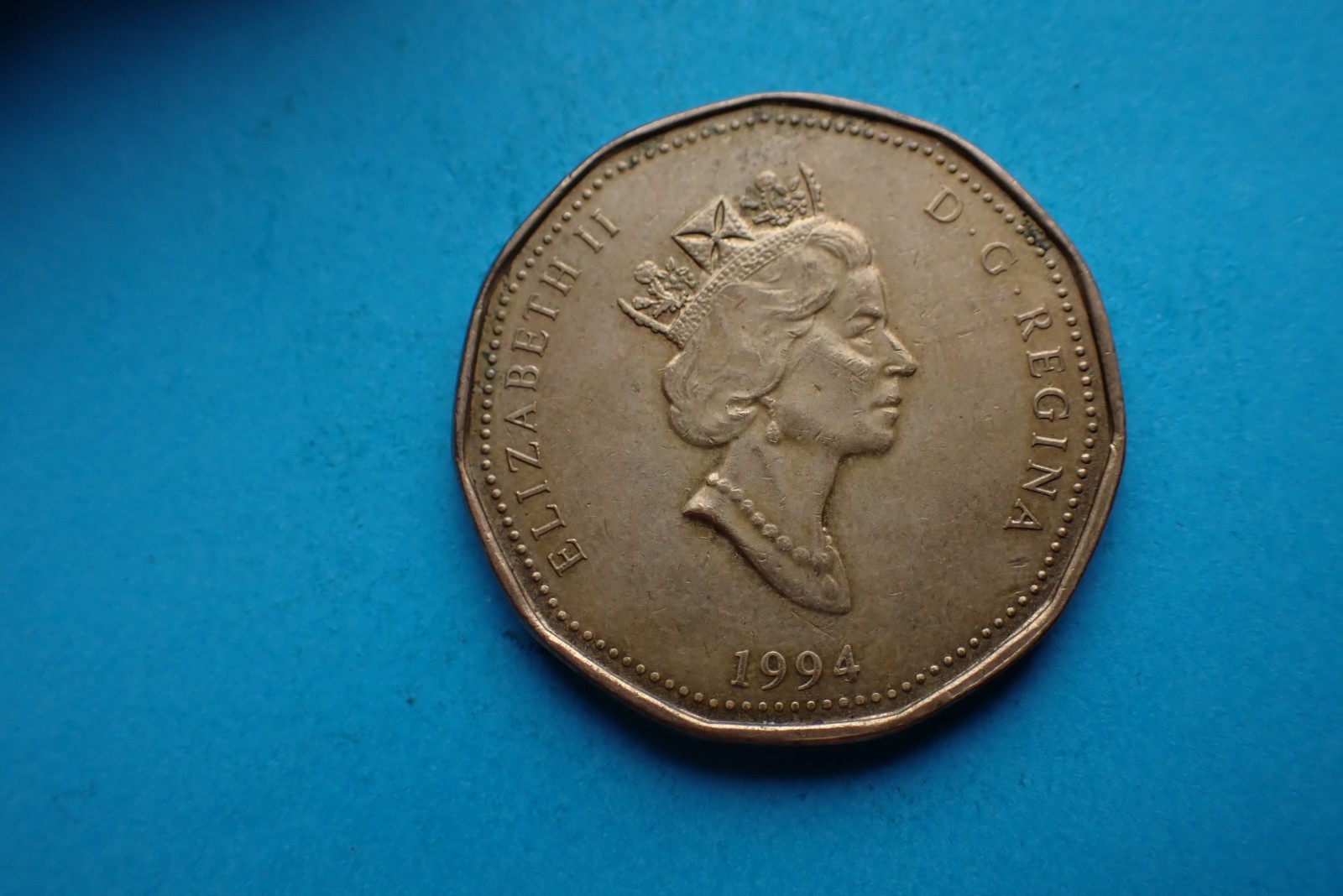 Canada, Dollar 1994, War Memorial, see images.