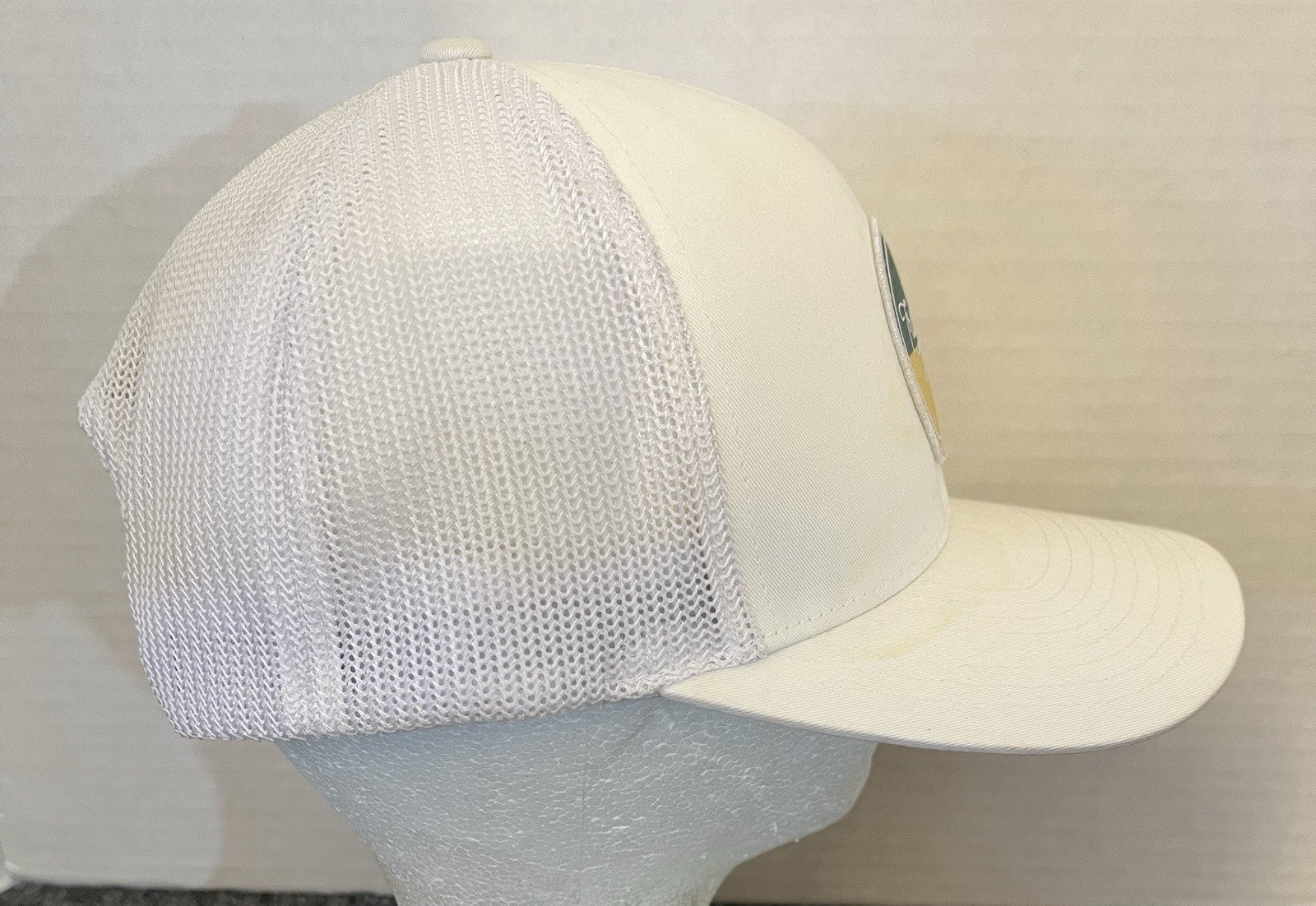 Travis Matthew Golf Hat SnapBack White Logo Patch Mesh Golfing Attire