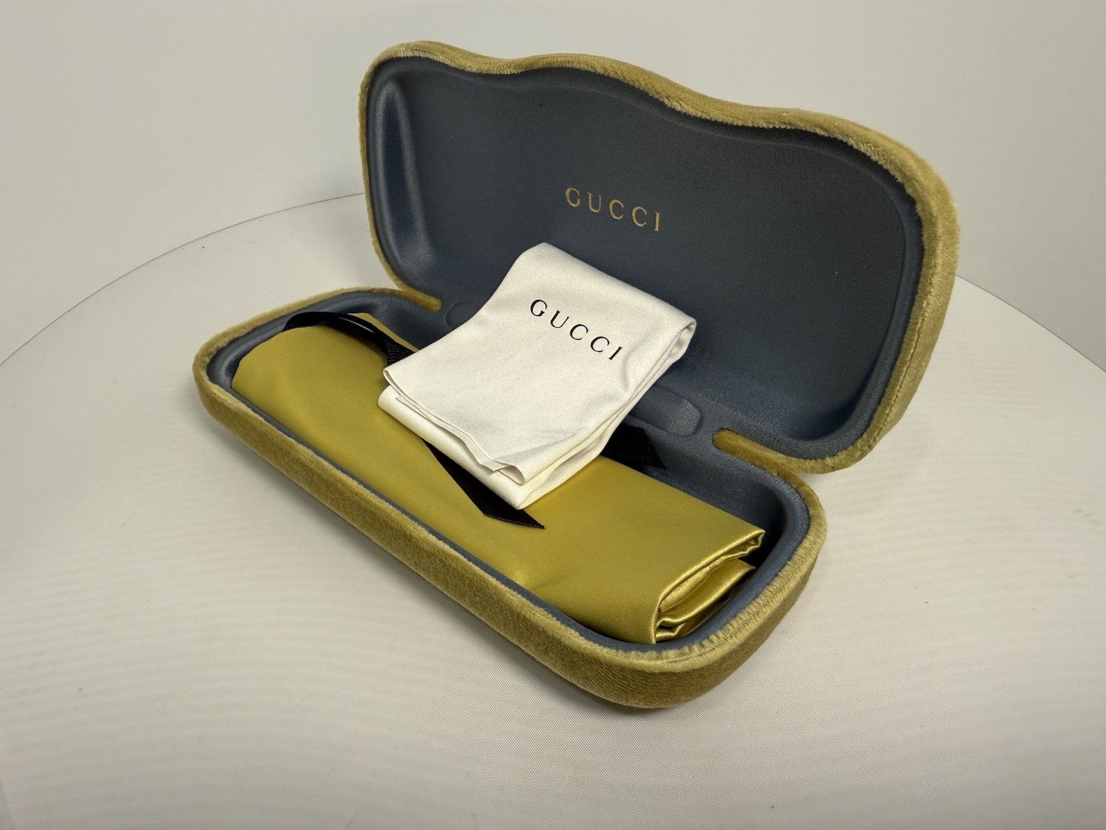 Gucci, Small, Olive, Velvet Clamshell case