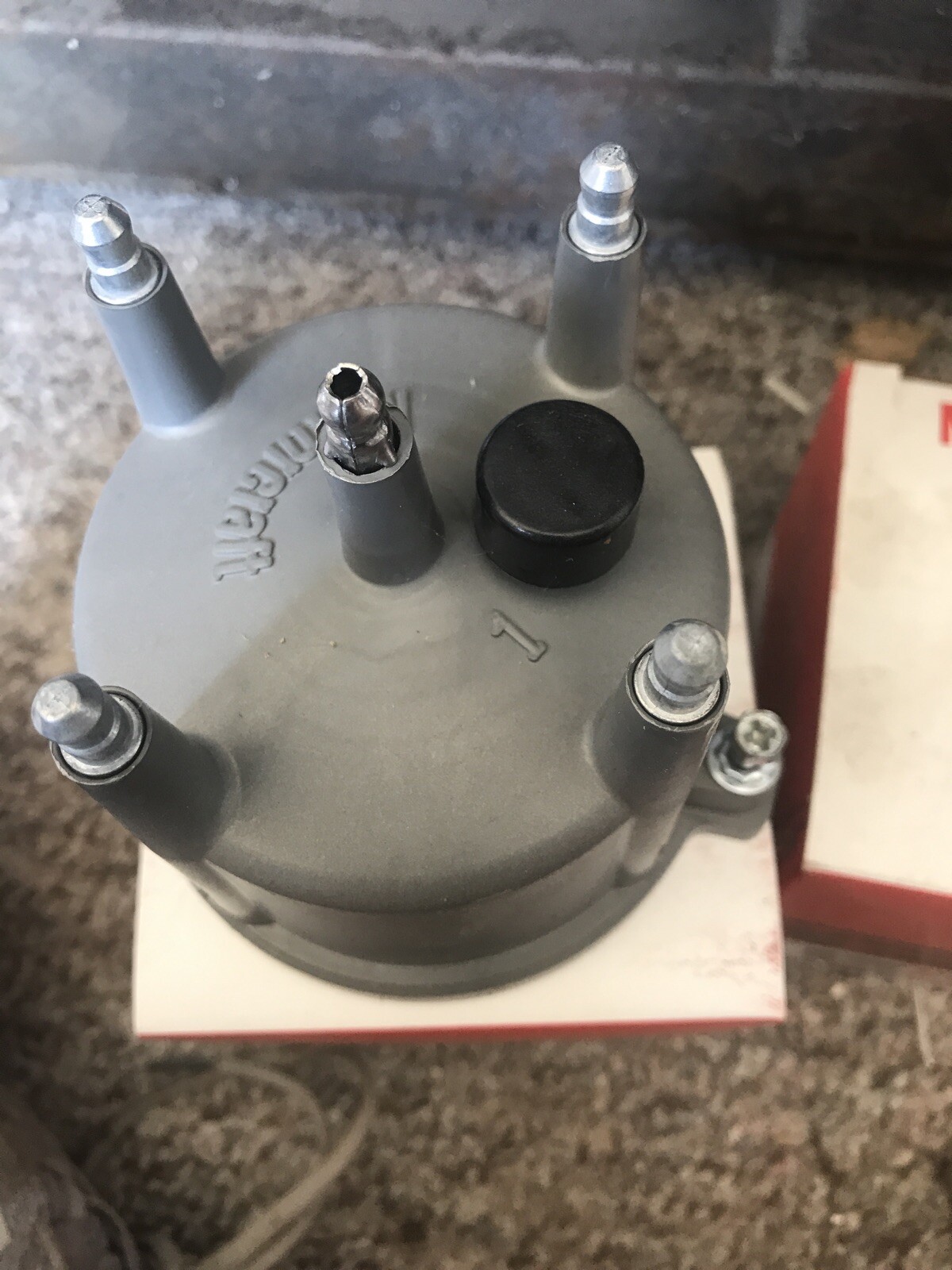Distributor Cap MOTORCRAFT DH-390-E NOS