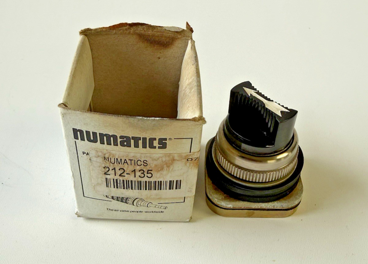 Numatics 212-135 Numatrol Selector Switch 2 Position Black