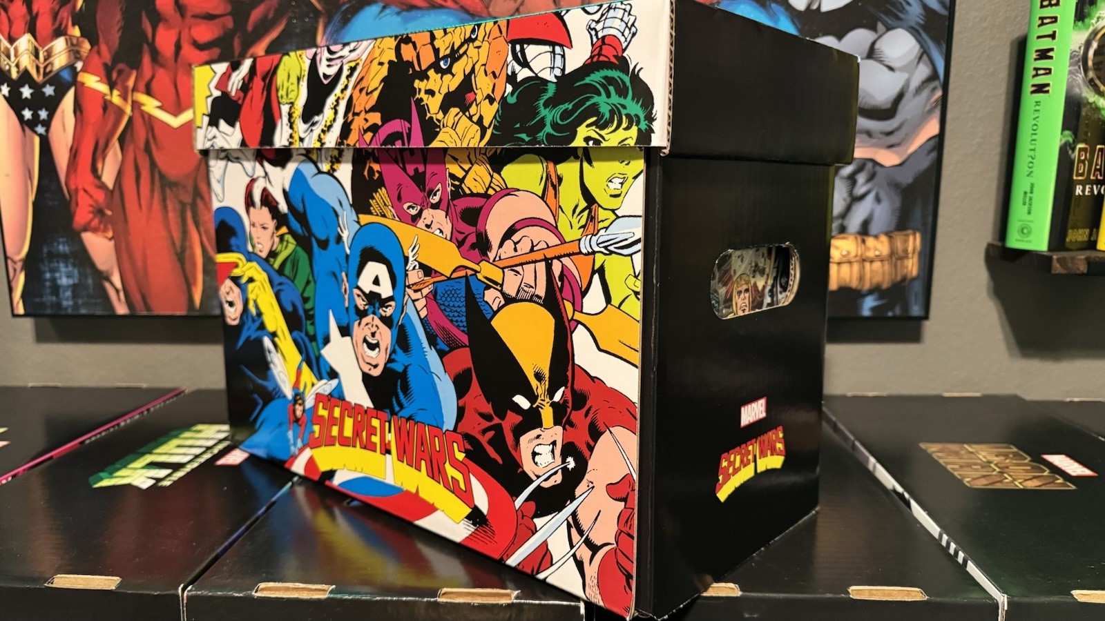 Secret Wars Marvel Super Heroes Graphic Comic Book Short Box