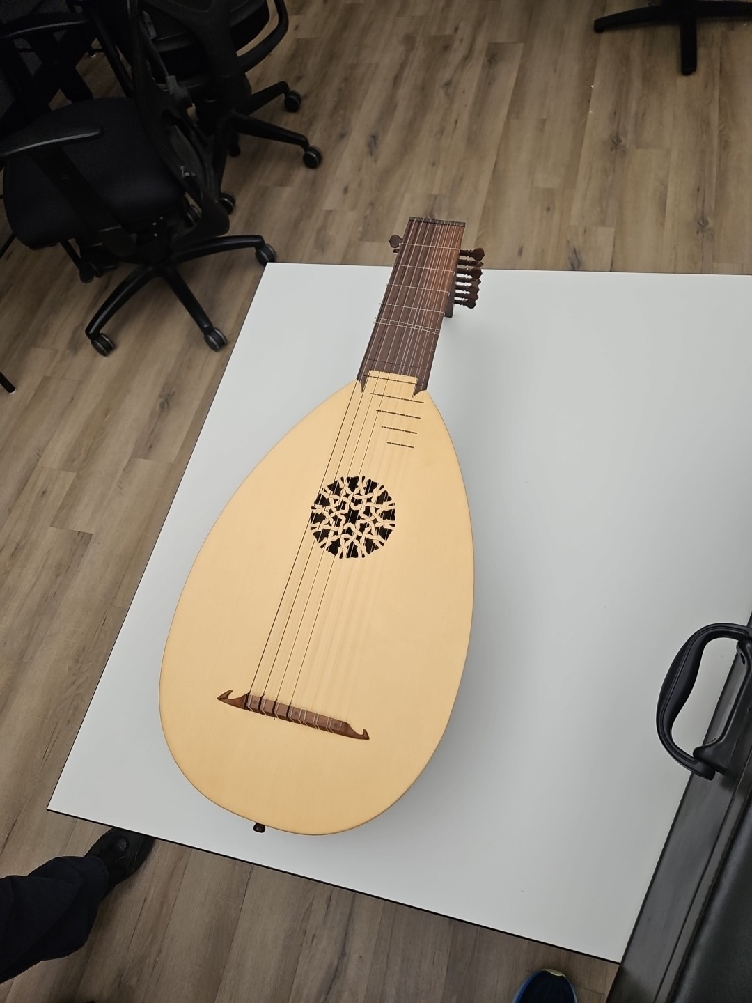 8 course lute in exellent condition.