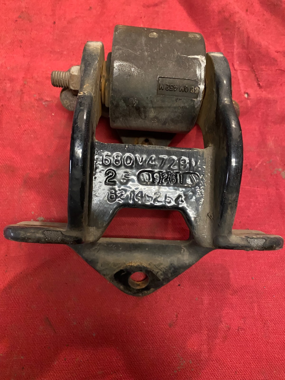 MACK CXU613 HOOD HINGE 68QM472BM / 2