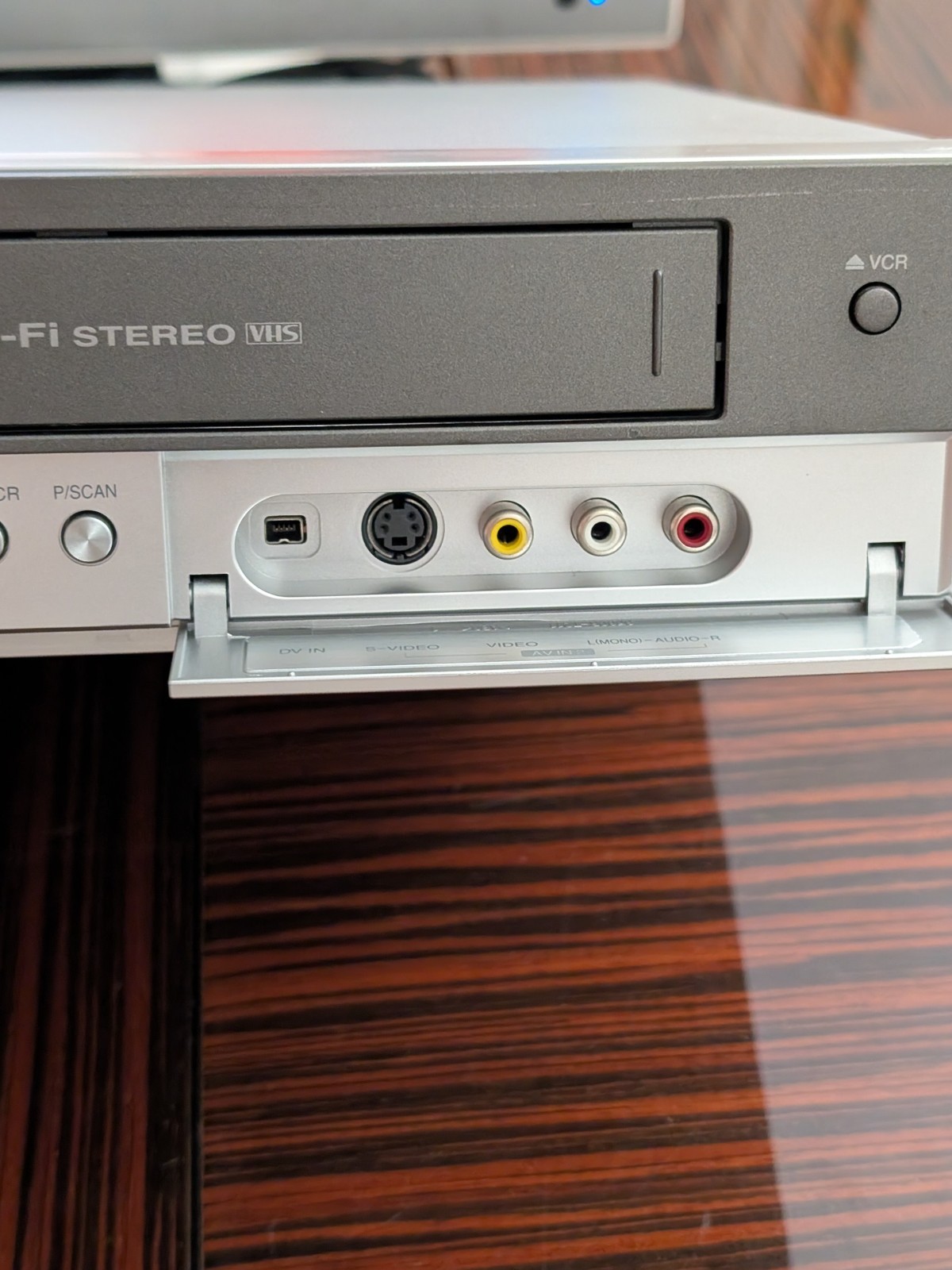 Zenith XBR616 Combo VCR Player & DVD Recorder