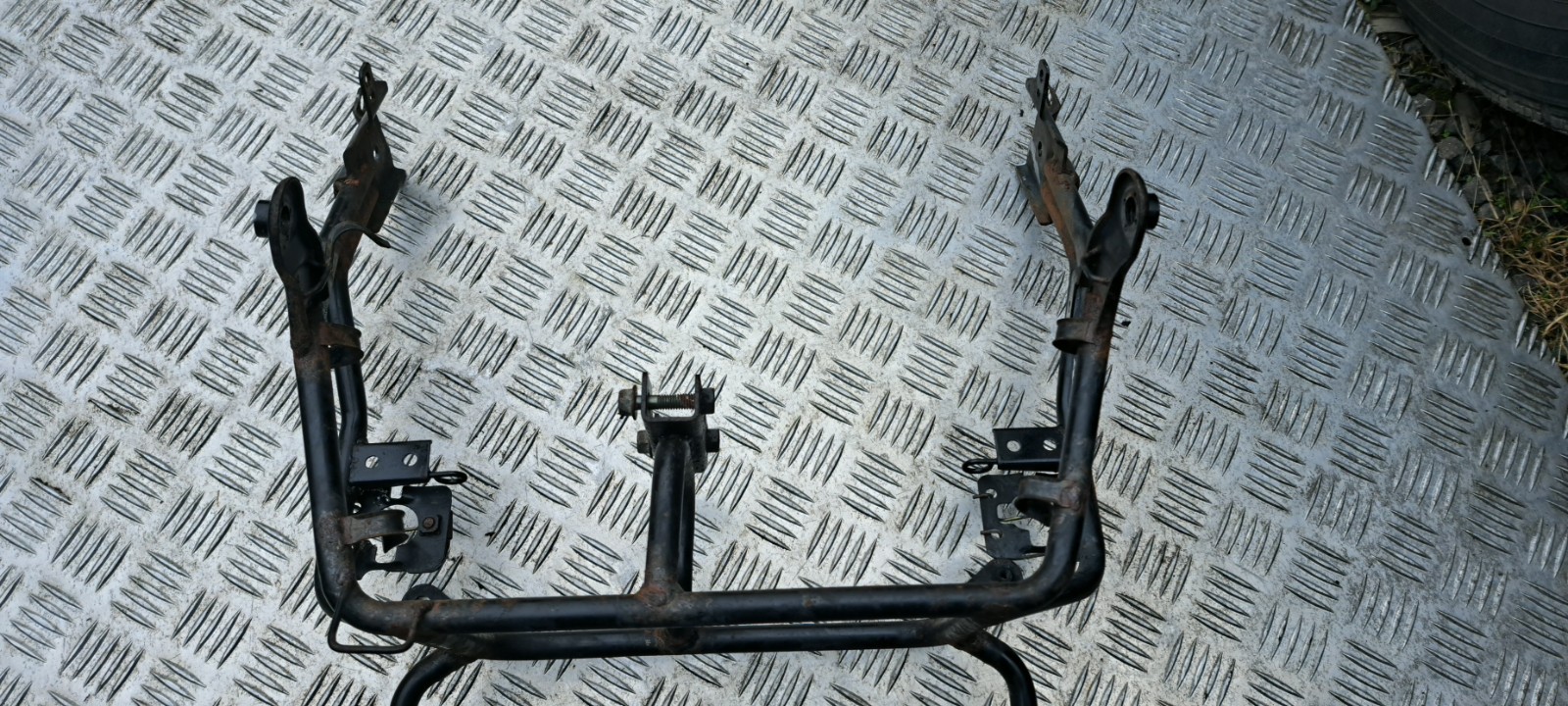 Yamaha XJ 900 Fairing Bracket Front Fairing Stay. Headlight Bracket. 1996.