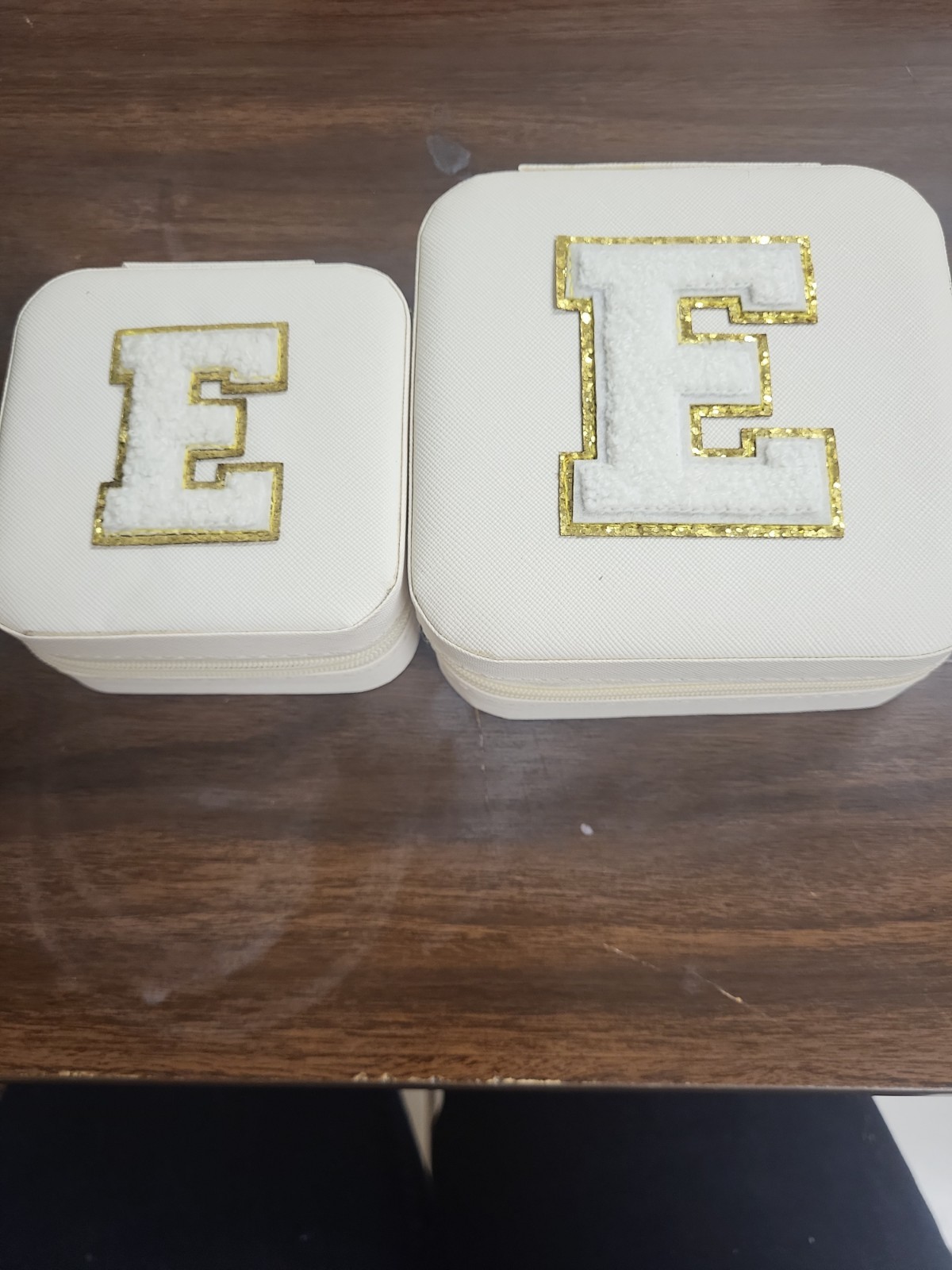 Set Of 2 "E" TREVEL JEWLEREY BOXES CREAM COLORED ZIP UP Felt Insides