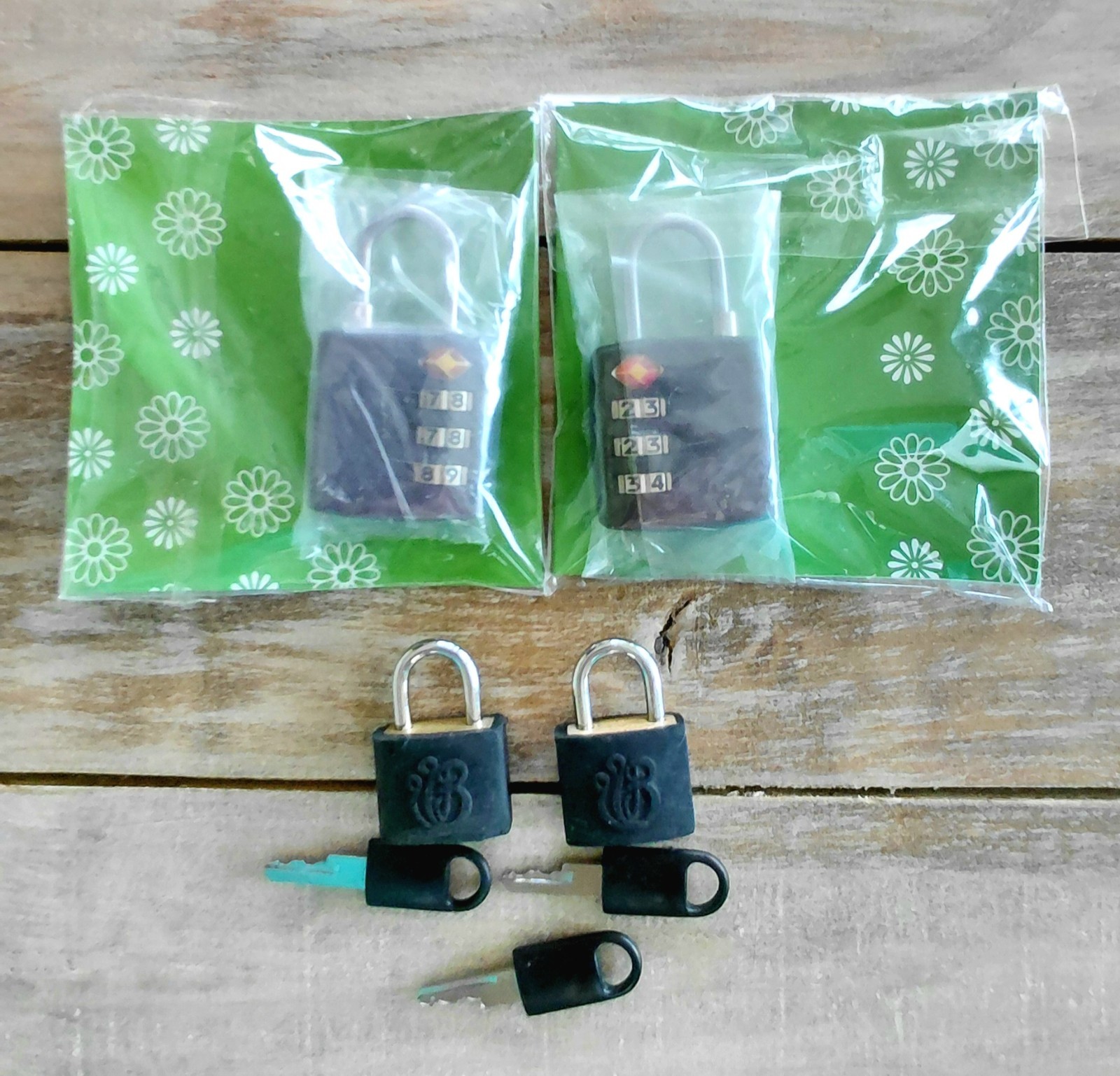 New Vera Bradley Locks. 2 NIP TSA approved. 2 regular Very Bradley Locks 4 Keys