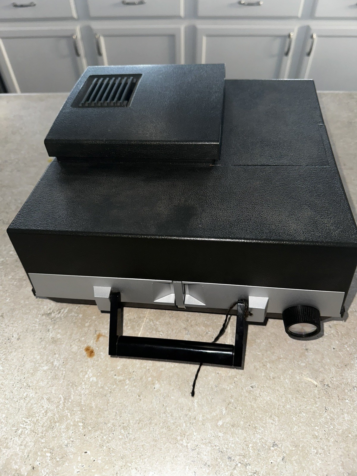 VTG SEARS EASI-LOAD RF-53 PROJECTOR FOR 2X2 SLIDES - REMOTE INCLUDED. No Bulb.