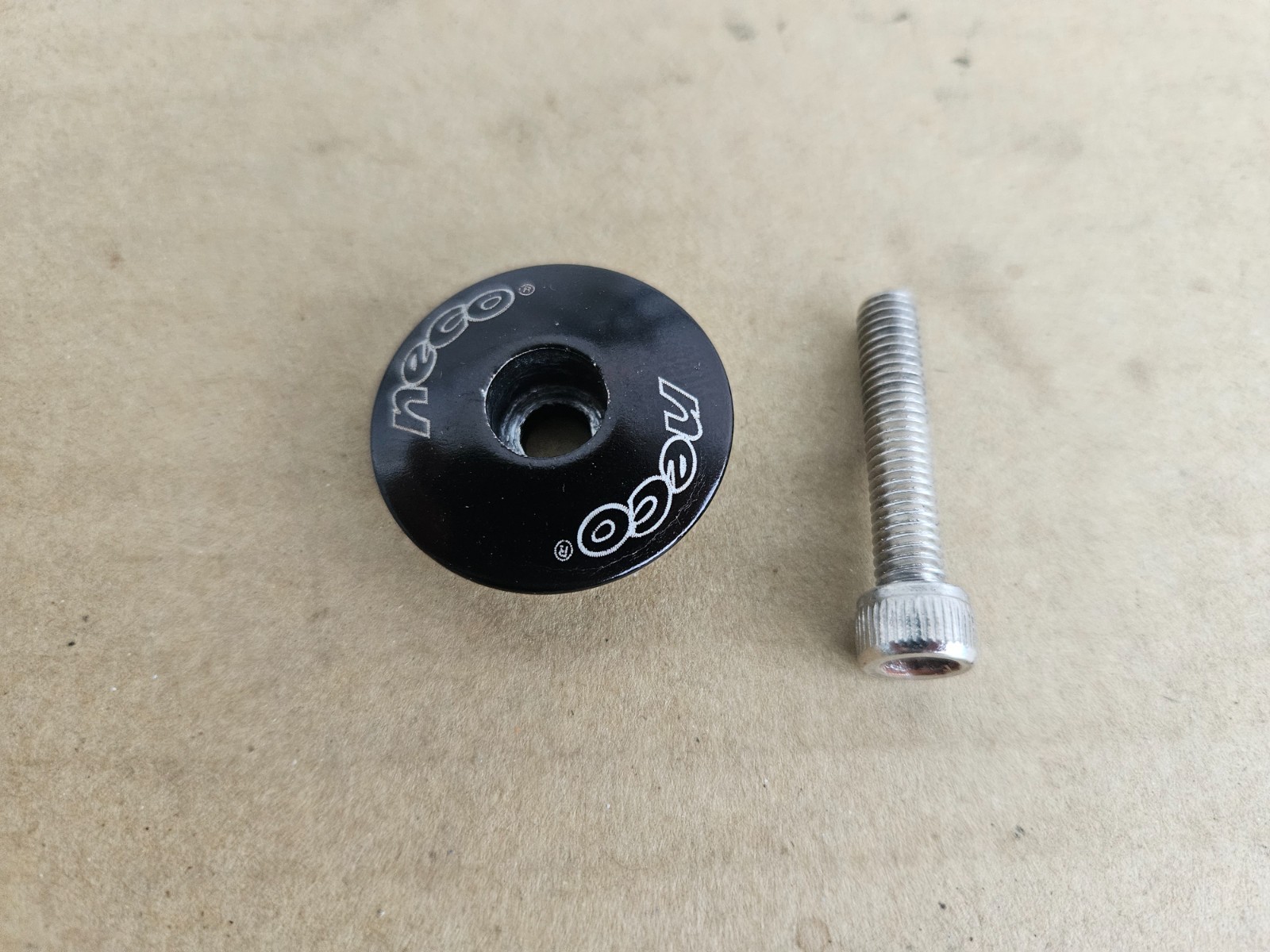 Neco 1-1/8" Threadless Headset Top Cap + Bolt Black