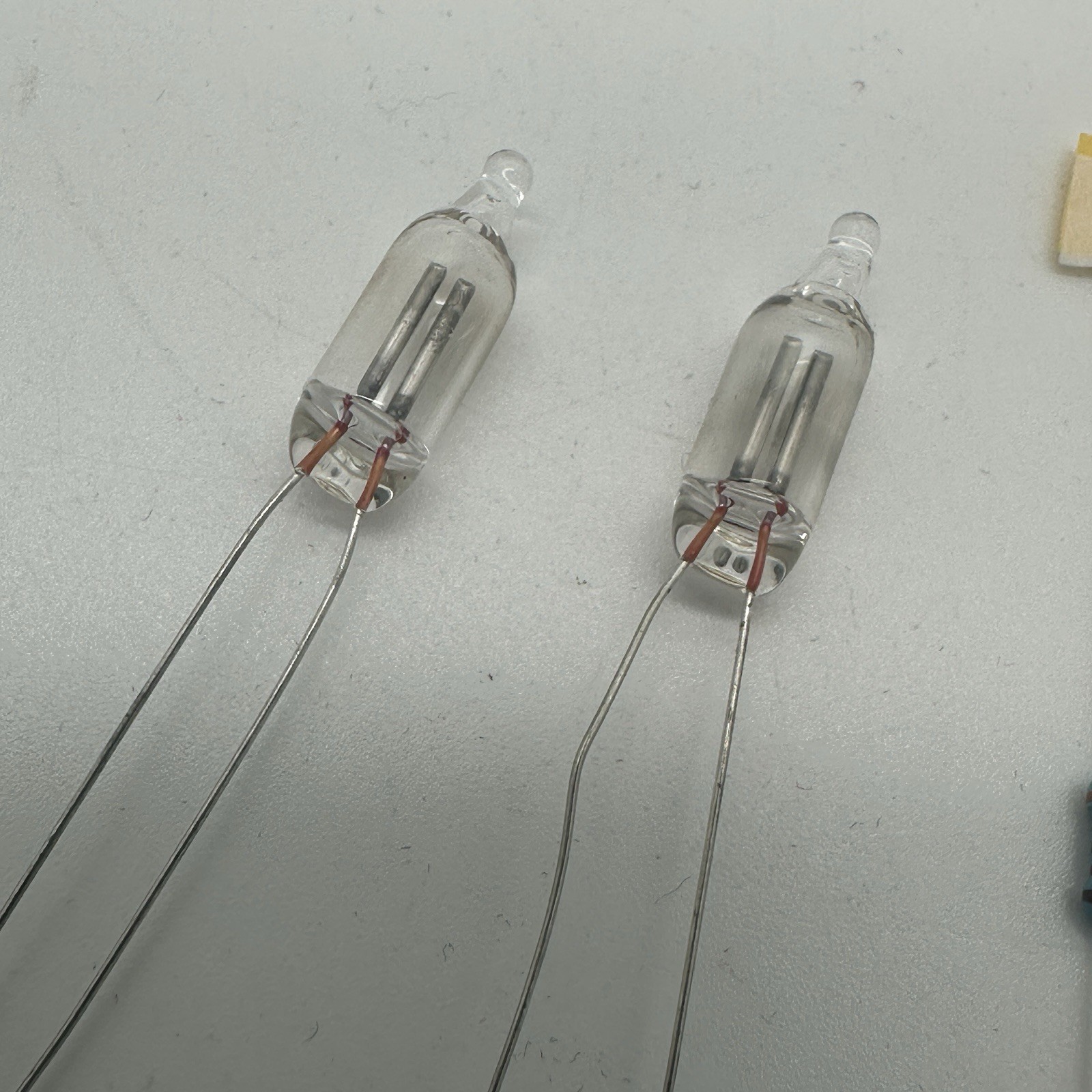 2 Neon Lamp 65-120VAC 1.90 mA, 18 mm Length And Resistors Clock Radio Light Kit