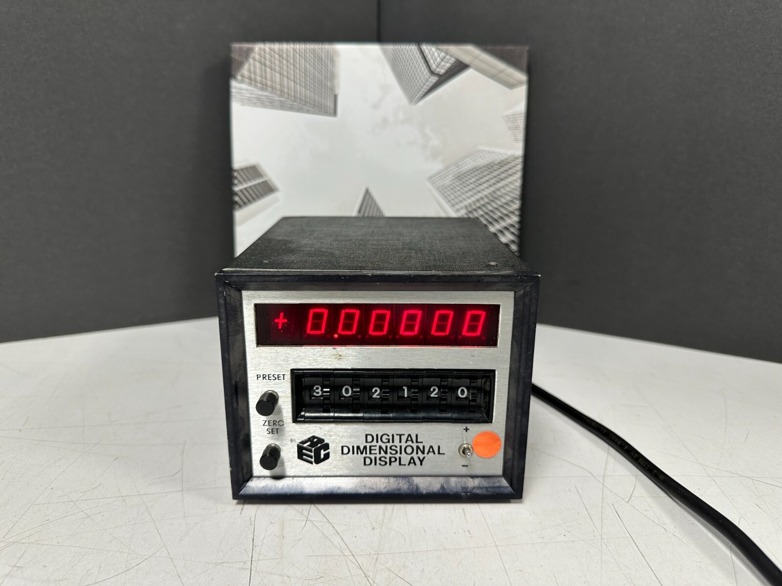 DIGITAL DIMENSIONAL DISPLAY Model 280-4 #N796