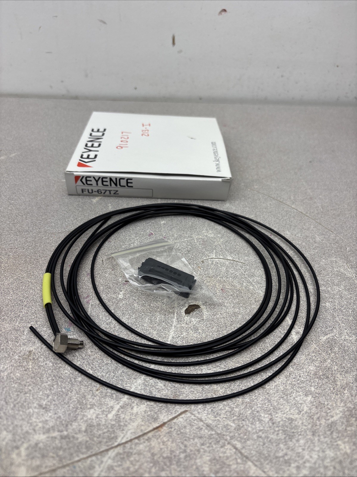 NEW Keyence FU-67TZ FU67TZ Fiber Optic Sensor Digital Fiber Unit Switch