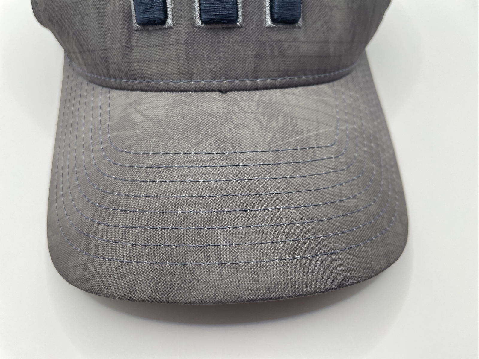 TRAVIS MATHEW Golf Baseball Hat Cap Lightweight SnapBack Gray Blue