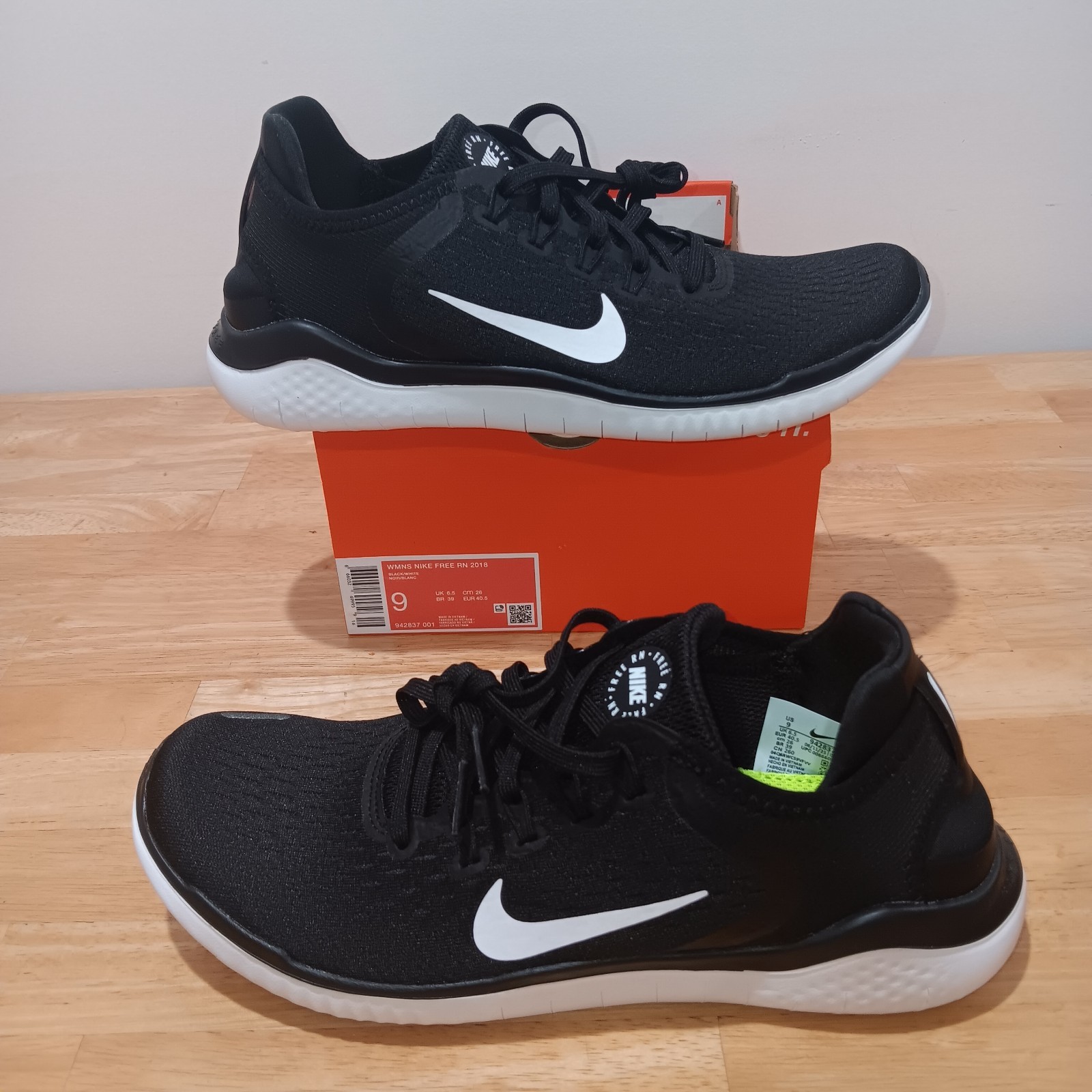 NIKE FREE RN 2018 BLACK WHITE WOMENS SIZE 9 942837 001