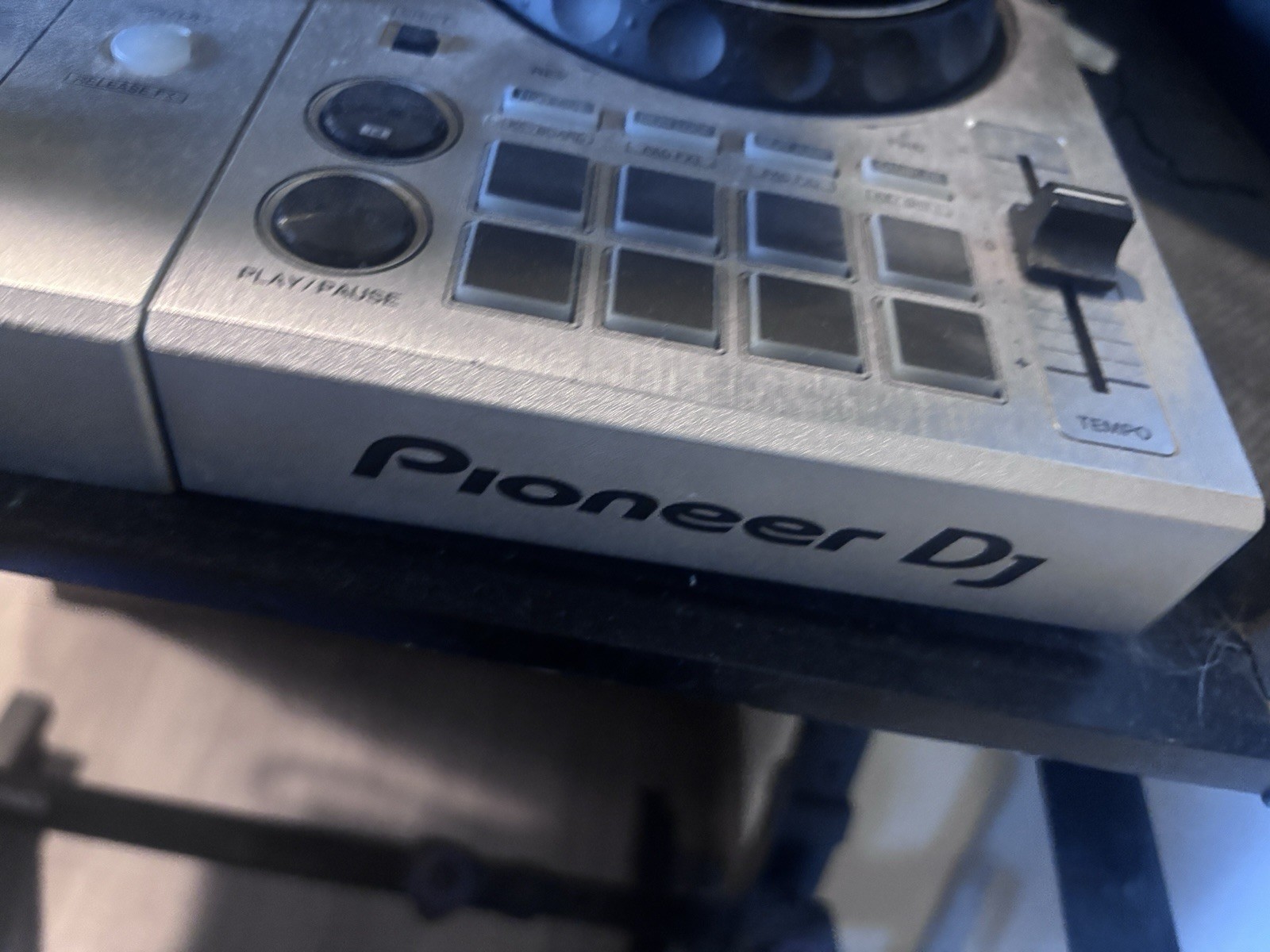Complete system DJ DDJ-400 Bulit 6 speakers flight case and liquid stand