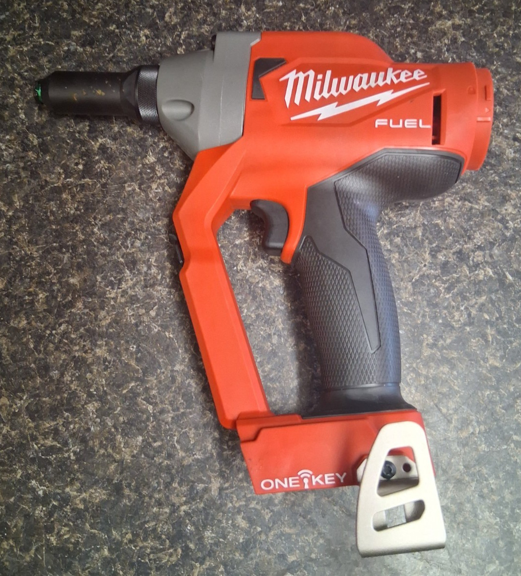 (RI4) Milwaukee M18 FUEL ONE-KEY 18-Volt Lithium-Ion Cordless Rivet Tool 2660-20