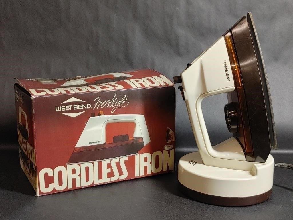Vintage West Bend Freestyle Cordless Iron Model 6008 With Box 1984
