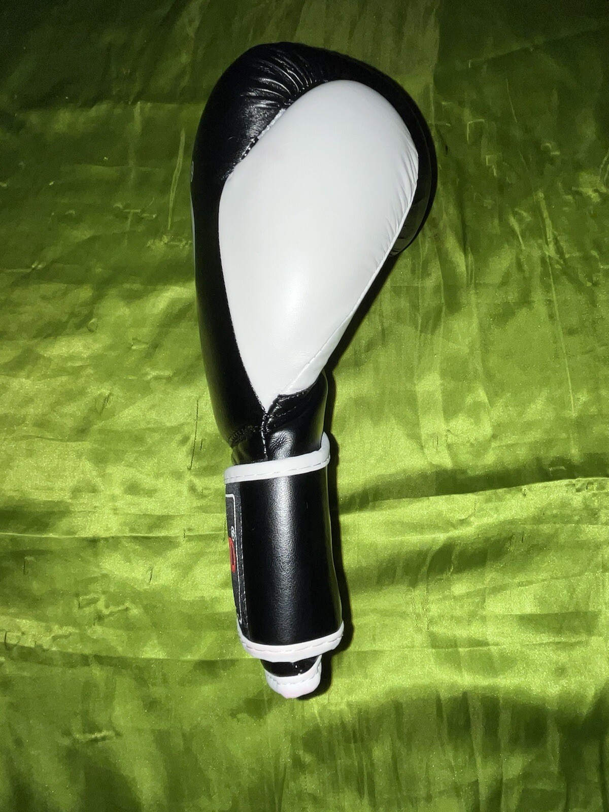 9 ROUND Boxing Gloves 10oz Black White Hook And Loop Straps