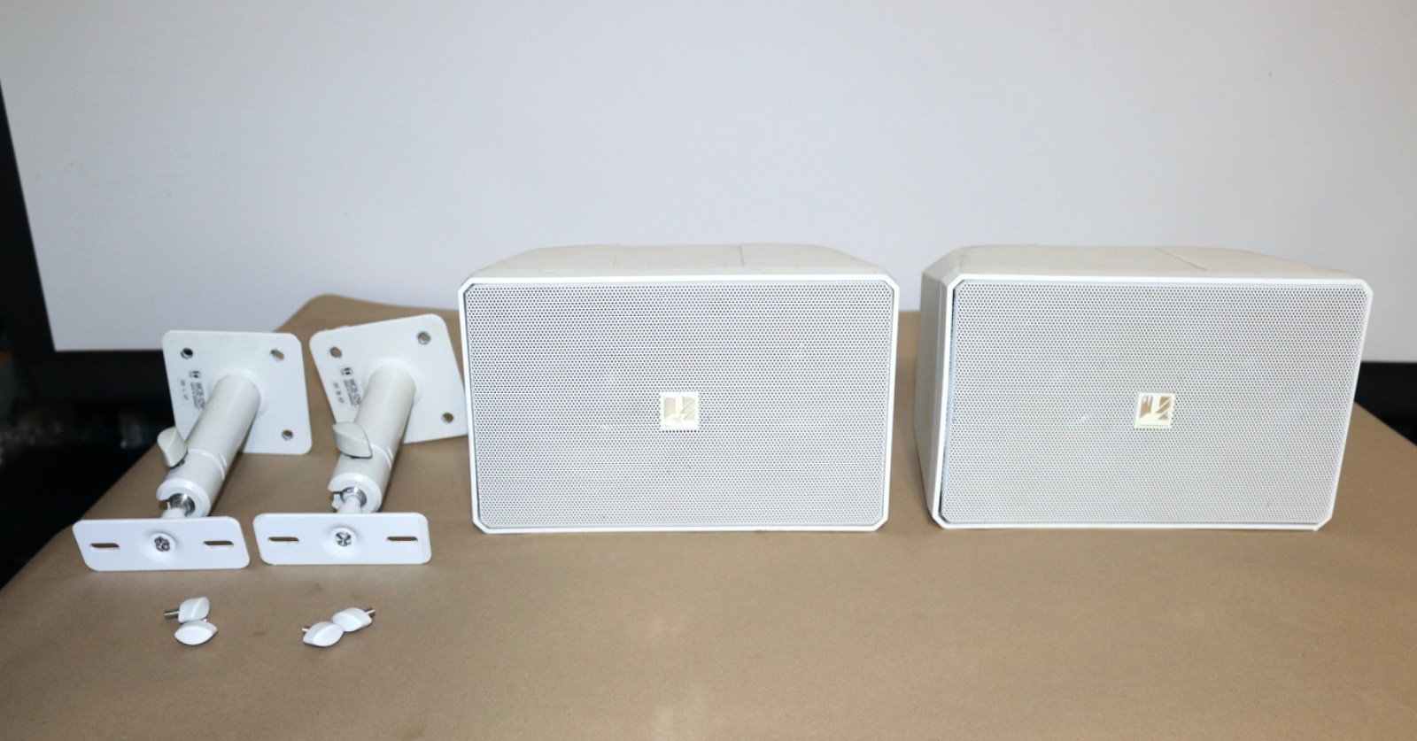 TOA F-160WM 2-way Outdoor rated speaker White 5-1/4”  Tested  and Work. One Pair