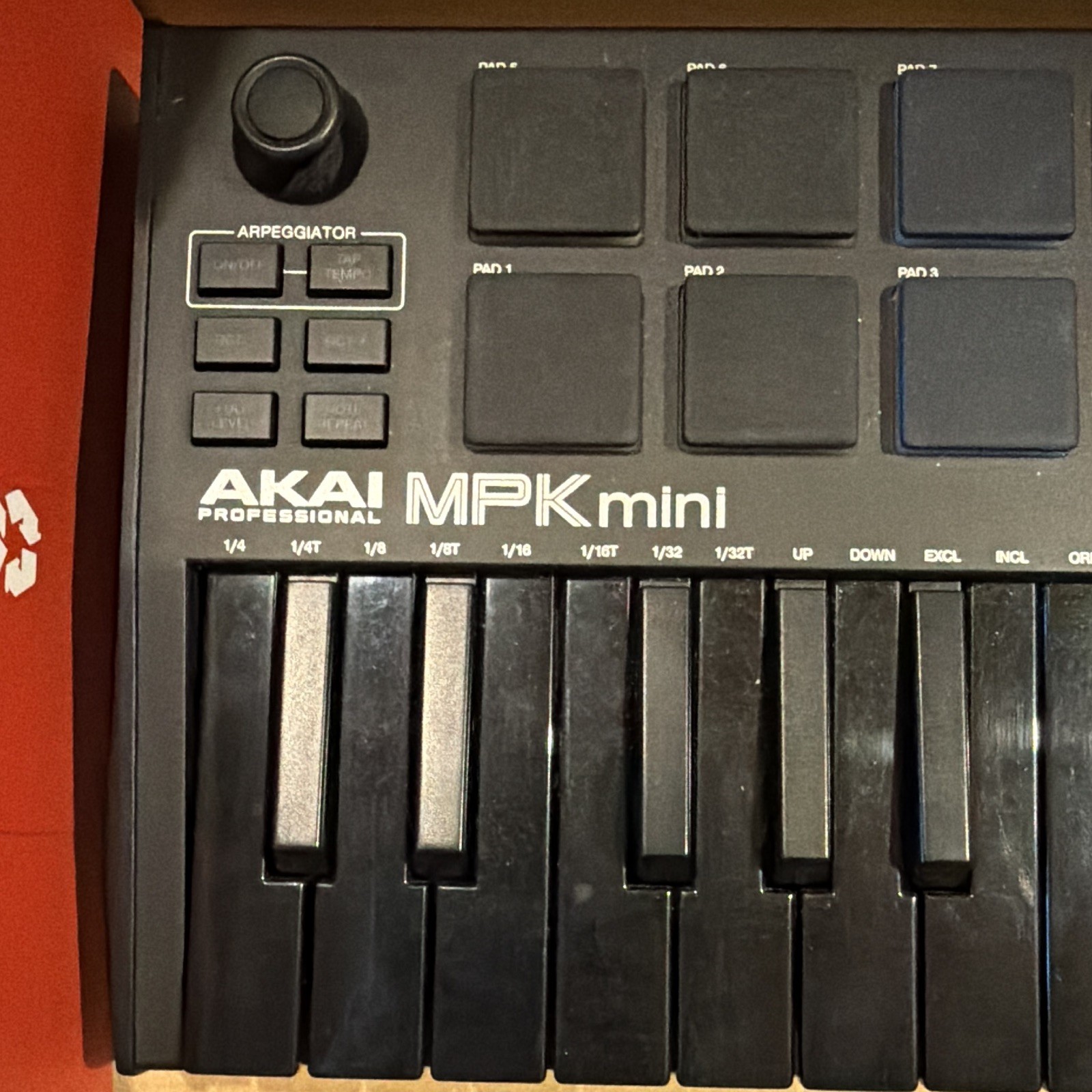 Akai Professional MPK mini 25-Key MIDI Keyboard Controller Black, Pads, Arp