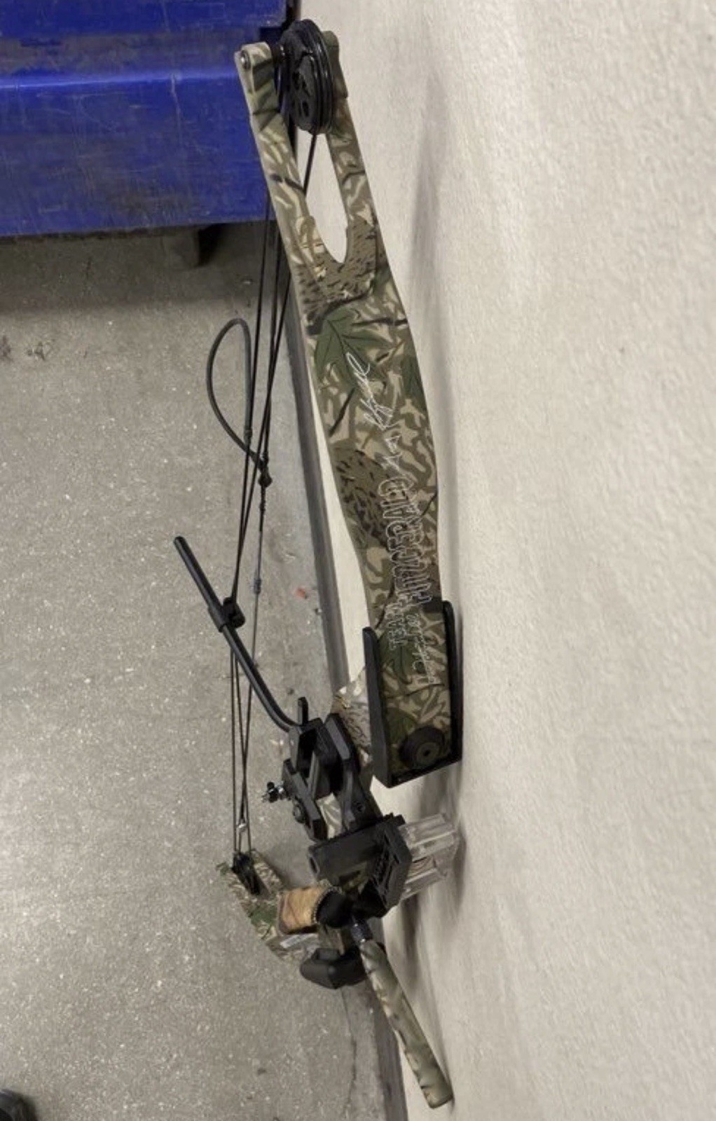 PSE Nova Game Sport Compound Bow with Hard Case, Arrows, Arrow Holder, Release