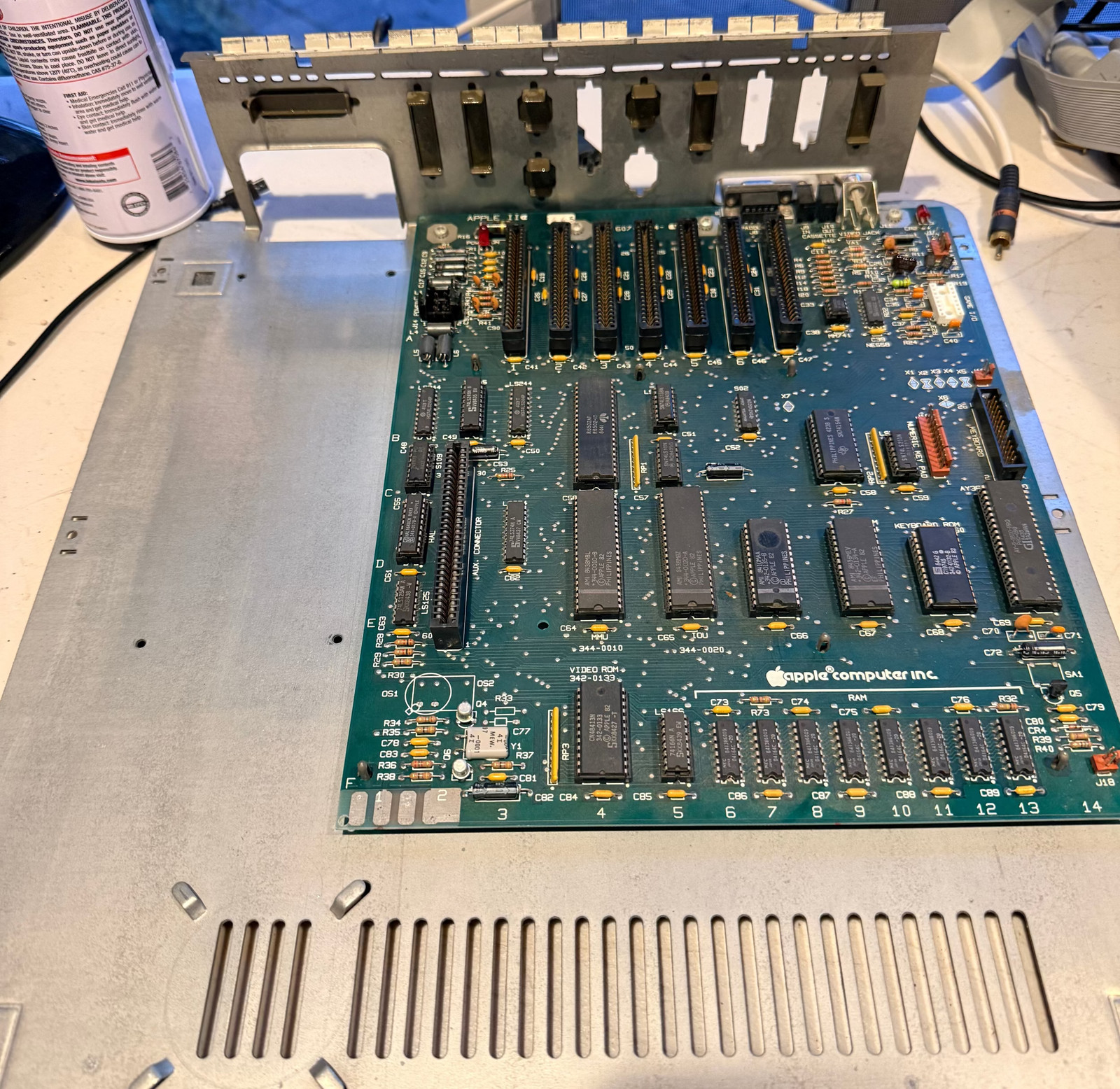 Apple IIe Enhanced Computer 128K(A2S2064) • Apple DuoDisk (A9M0108) • Working