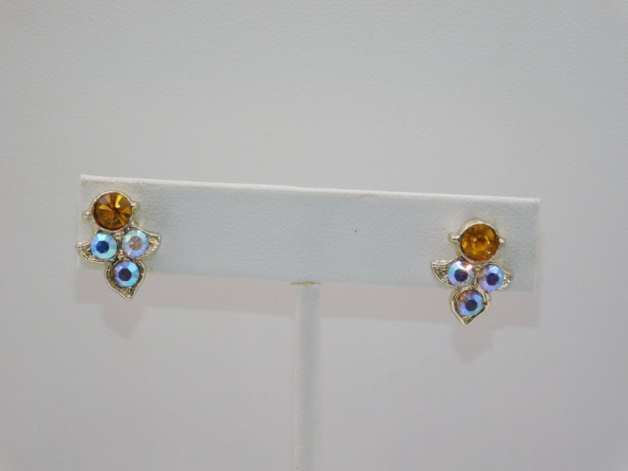 C145-VINTAGE SCREW BACK EARRINGS~AMBER/AB STONES~1/2" WIDE