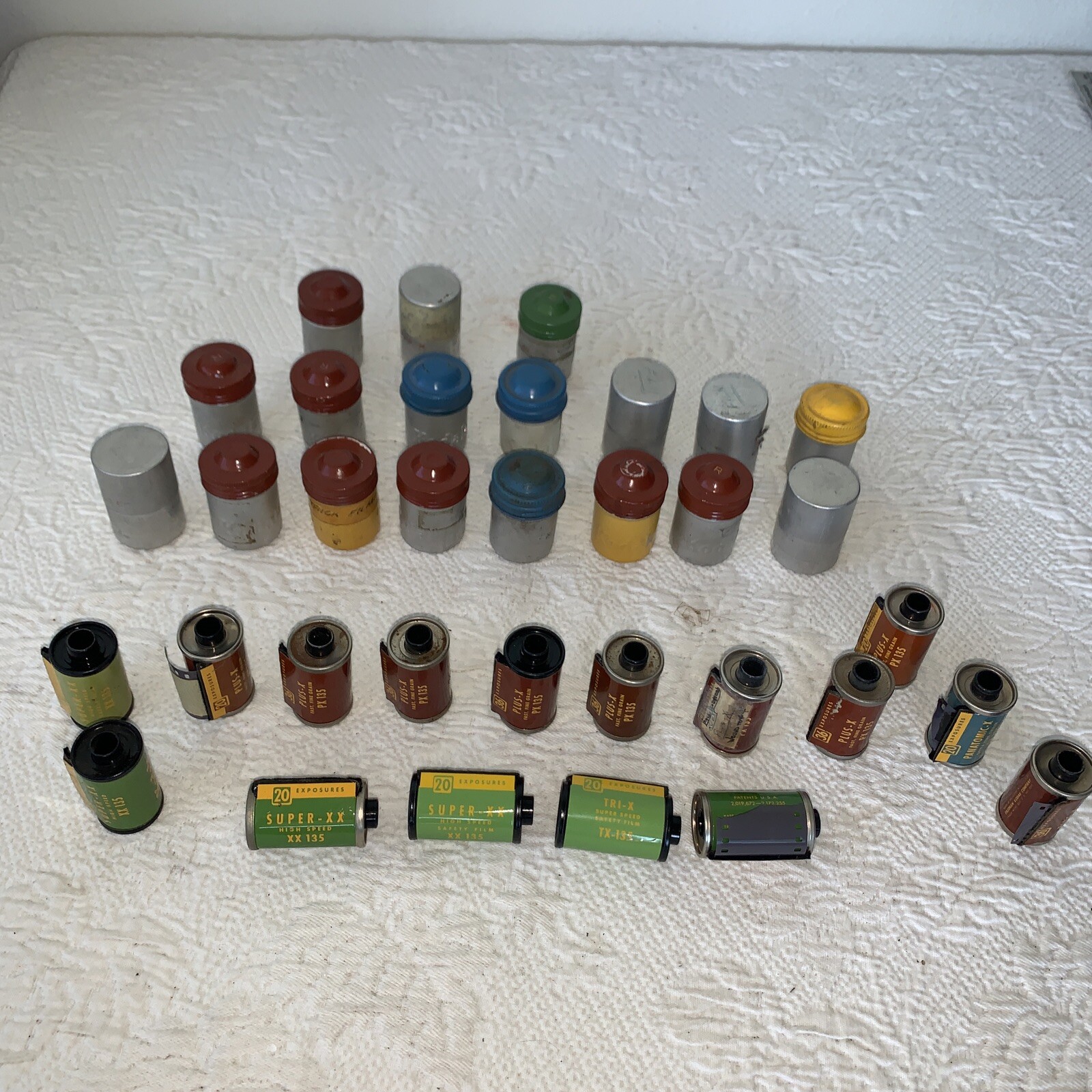 Vintage Metal 35mm Embossed Film Canisters w Lids Kodak + Film Roll Mixed Lot 18