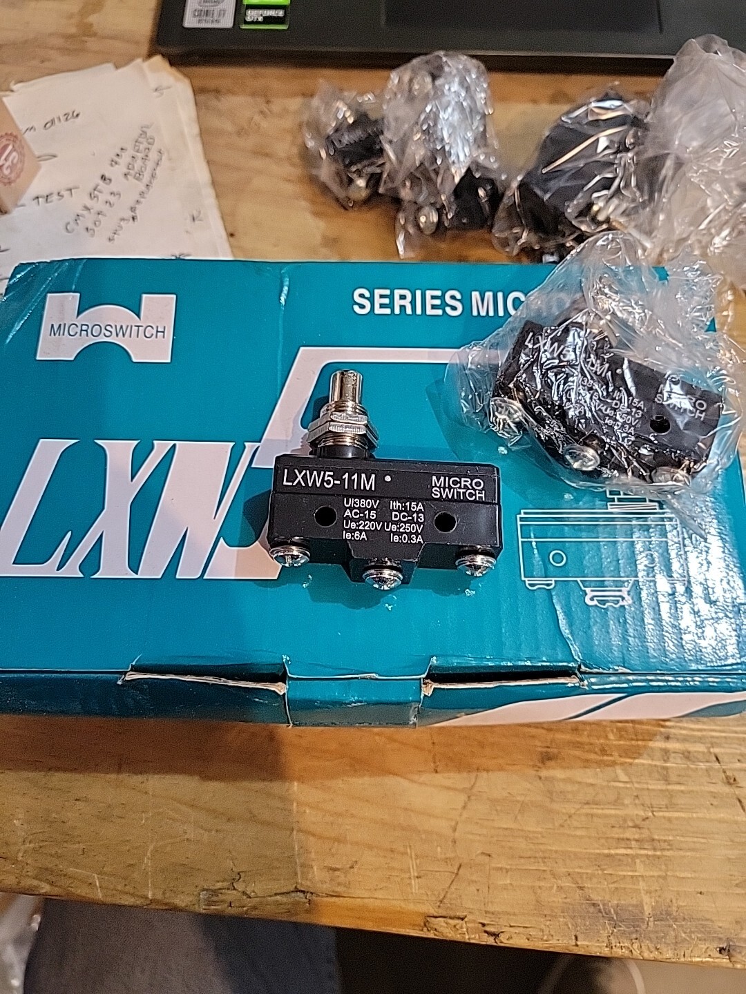 2PCS LXW5-11M 1NO + 1NC Panel Mount Snap Button Type Micro Limit Switches