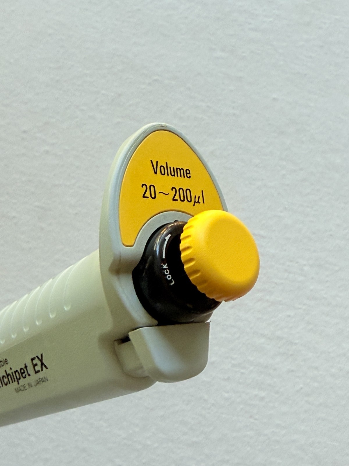Autoclavable ~ Nichipet EX Pipette Single Channel Calibrated ~ 20uL-200uL