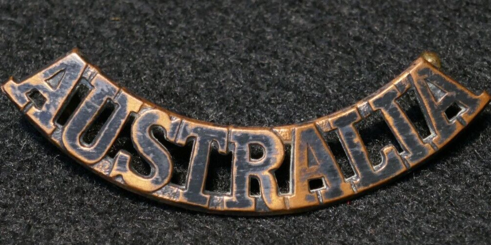 WWI WWII Australian Army Uniform Insignia Original Shoulder or Cap Insignia