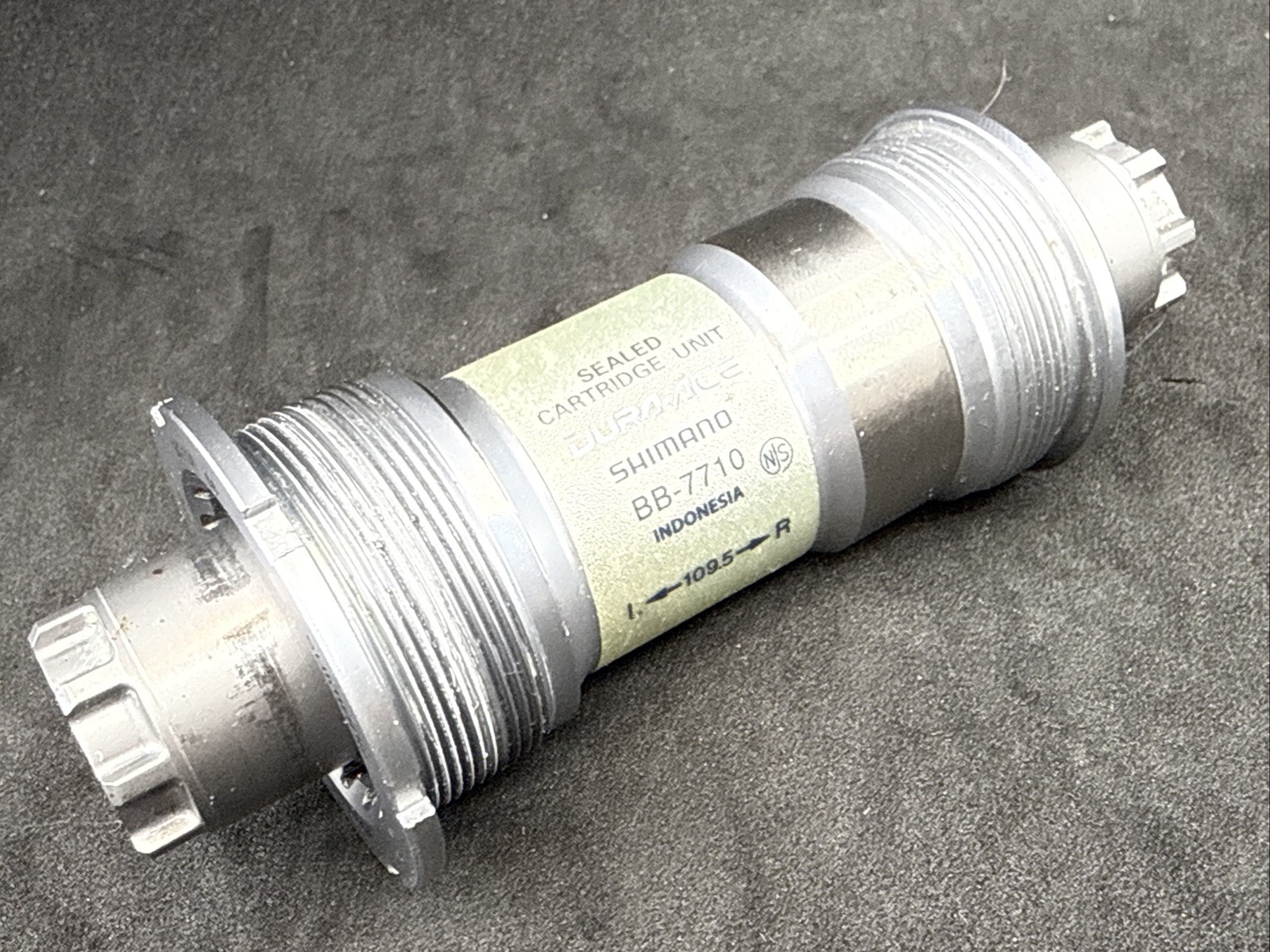 Shimano Dura-Ace BB-7710 Octalink 109.5mm TRACK PISTA English BSA Bottom Bracket