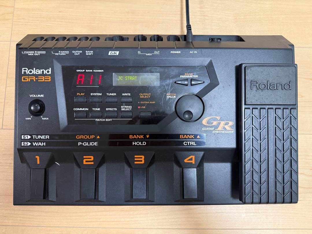 Roland GR-33 Guitar Synthesizer Multi-Effects Processor MIDI Sound Module Black