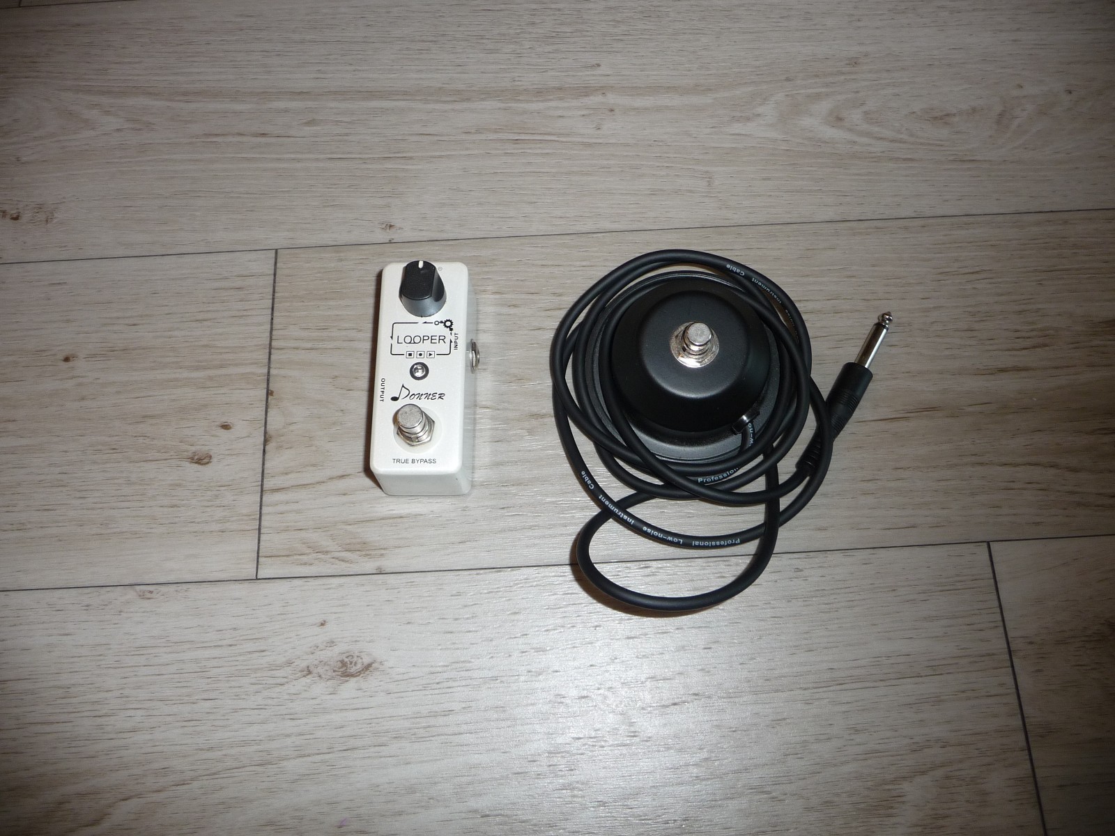 Donner 300 Series Mini Pedal Looper with 1 button foot switch