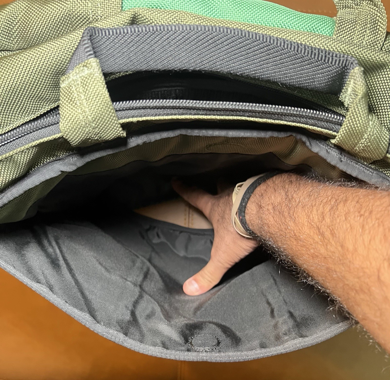 Timbuk2 Solid Green/Gray/Black Messenger Shoulder Bag Padded Adjustable Strap