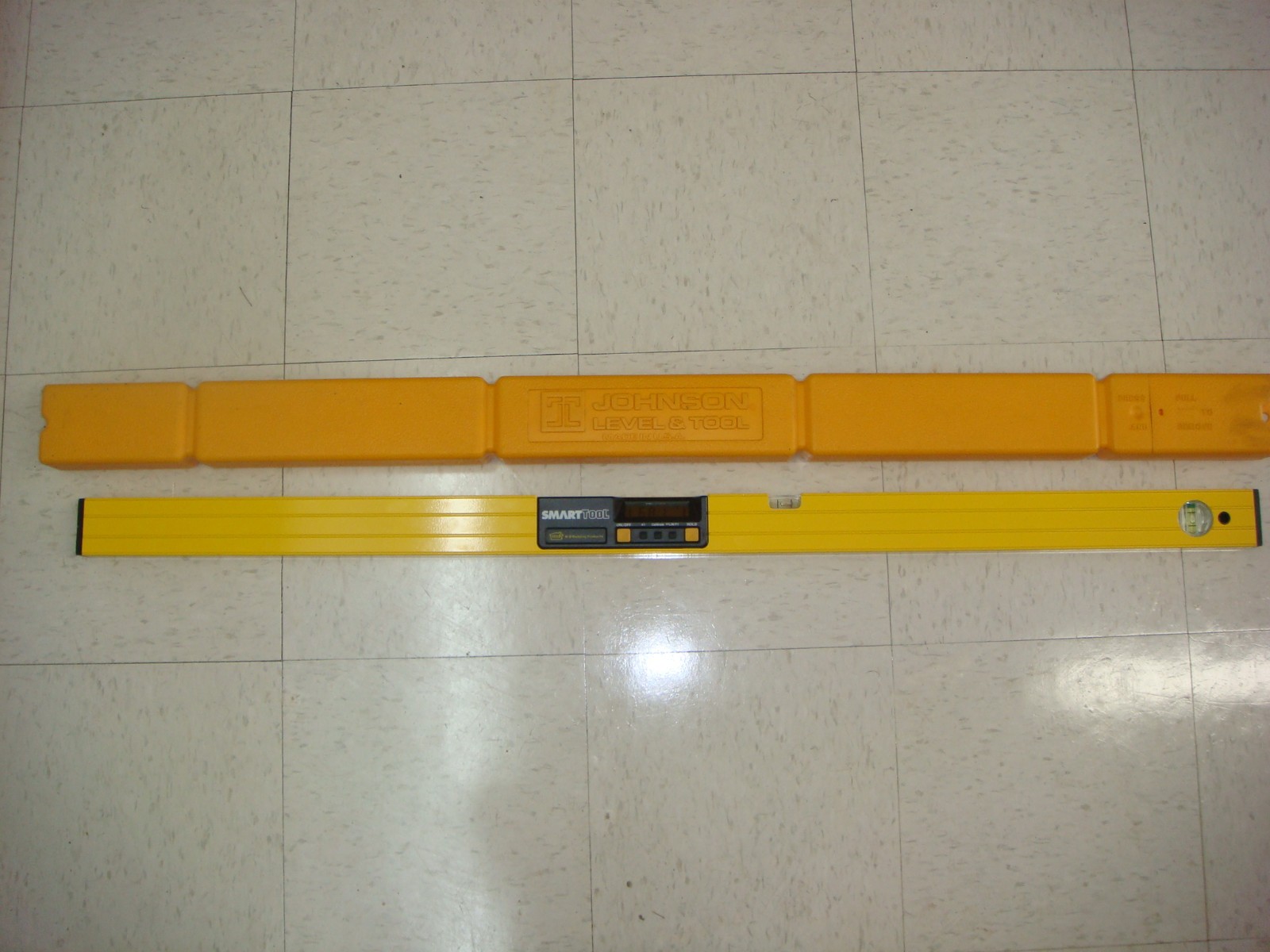 M-D Building Products 92296 SMARTTOOL® 48 Inch Digital Level: 48-inch CASED