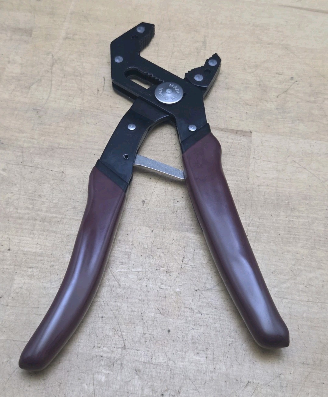 New Original Robo Grip 9" Long Self Adjusting Pliers
