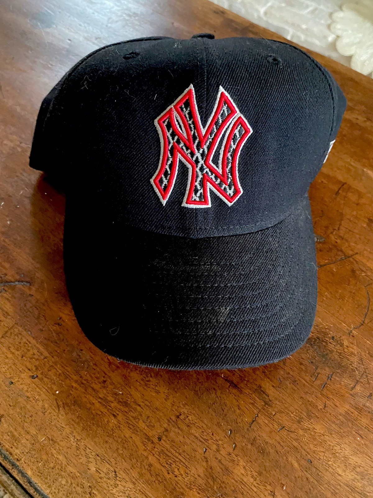 NEW ERA 59 Fifty Animal Print New York Yankees Black Red Size 7 1/8