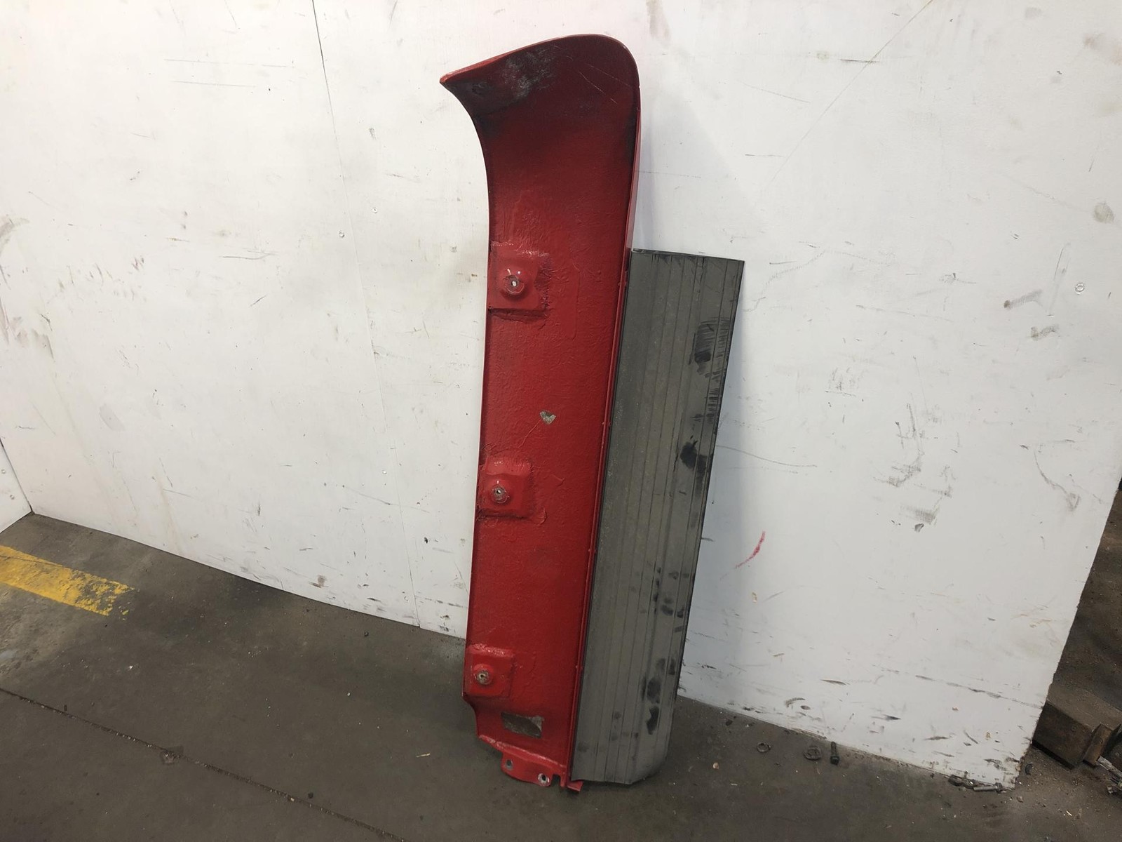 2008-2026 Freightliner CASCADIA RED Right UPPER Side Fairing/Cab Extender - Used