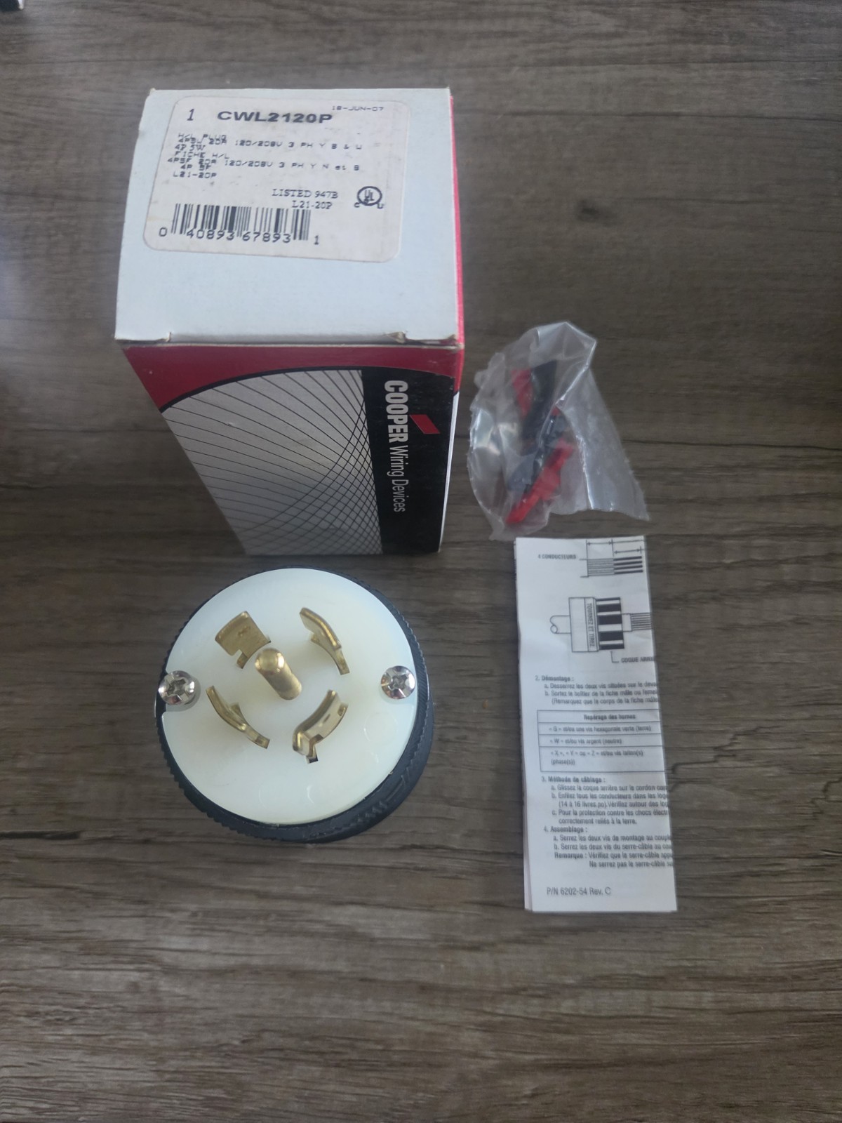 Cooper Locking Plug CWL2120P Turn Hart-Lock L21-20P 20A 120/208V 3Ø NOS NIB