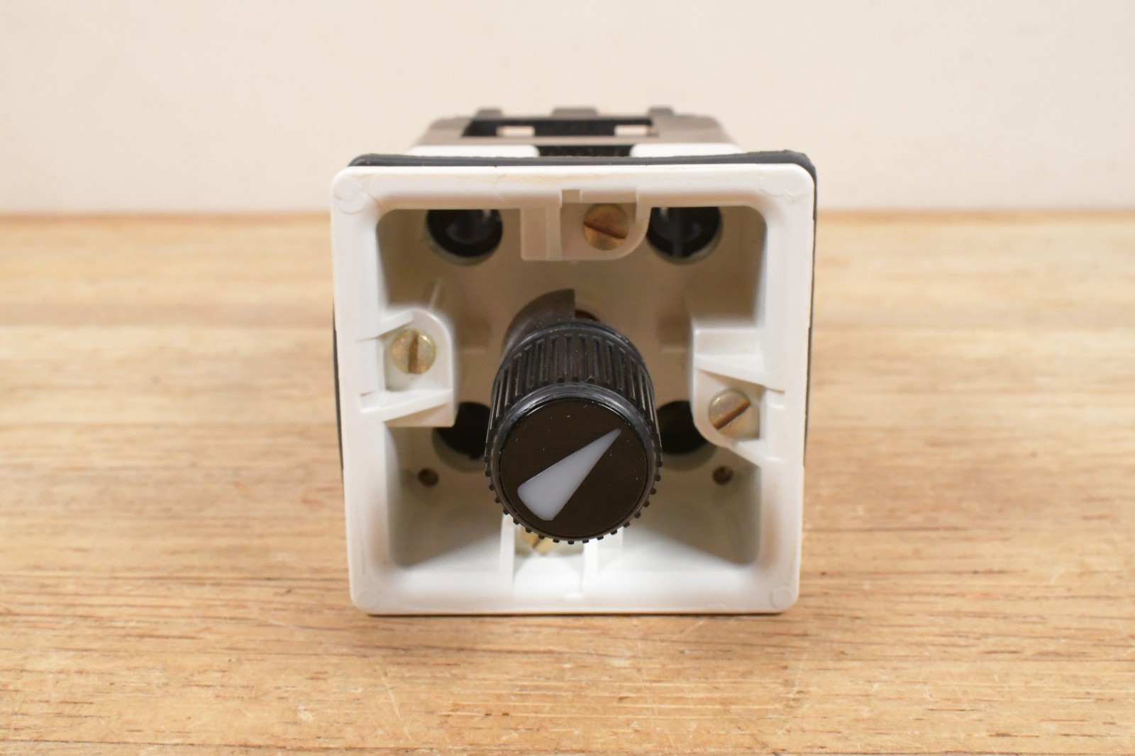 Heavy Duty Control Panel Industrial Grade 2-Position Maintained Rotary Switch