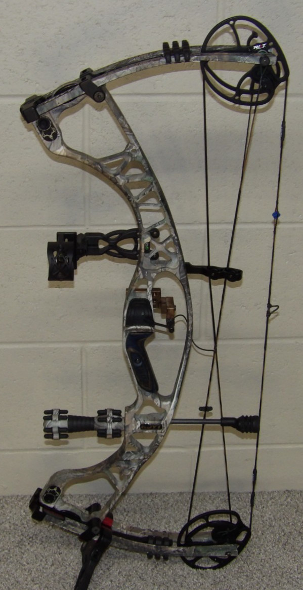 Hoyt Spyder 30 Bow Package- 60 to 70 lb- 29" Draw Length in Camo
