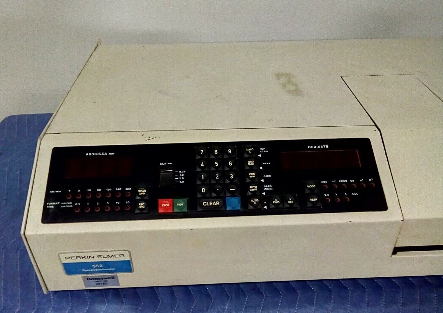 Perkin Elmer Coleman Instruments Model 552 Spectrophotometer