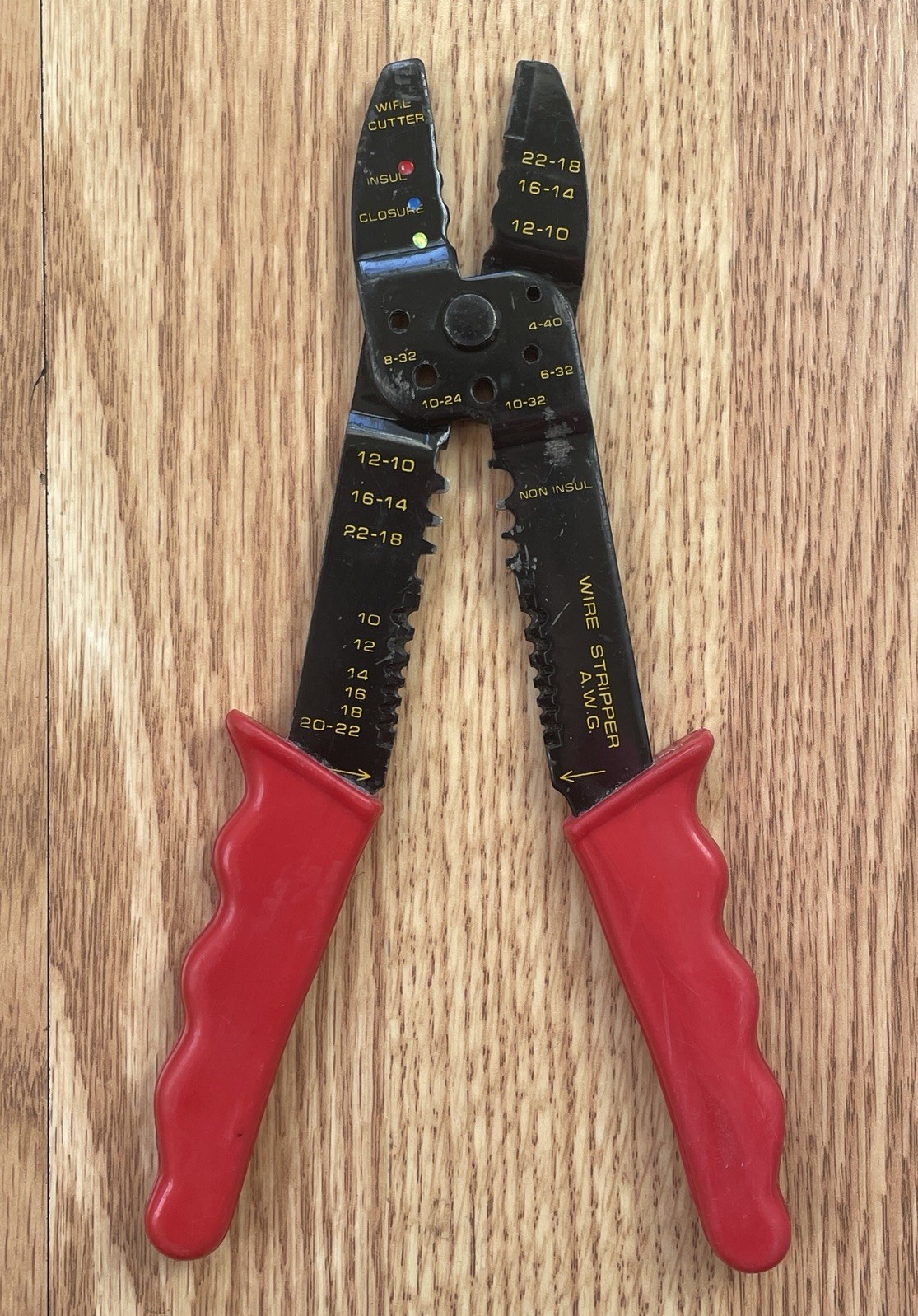 VINTAGE MULTIFUNCTIONAL WIRE STRIPPER, CRIMPER & CUTTER TOOL FOR ELECTRICAL WORK
