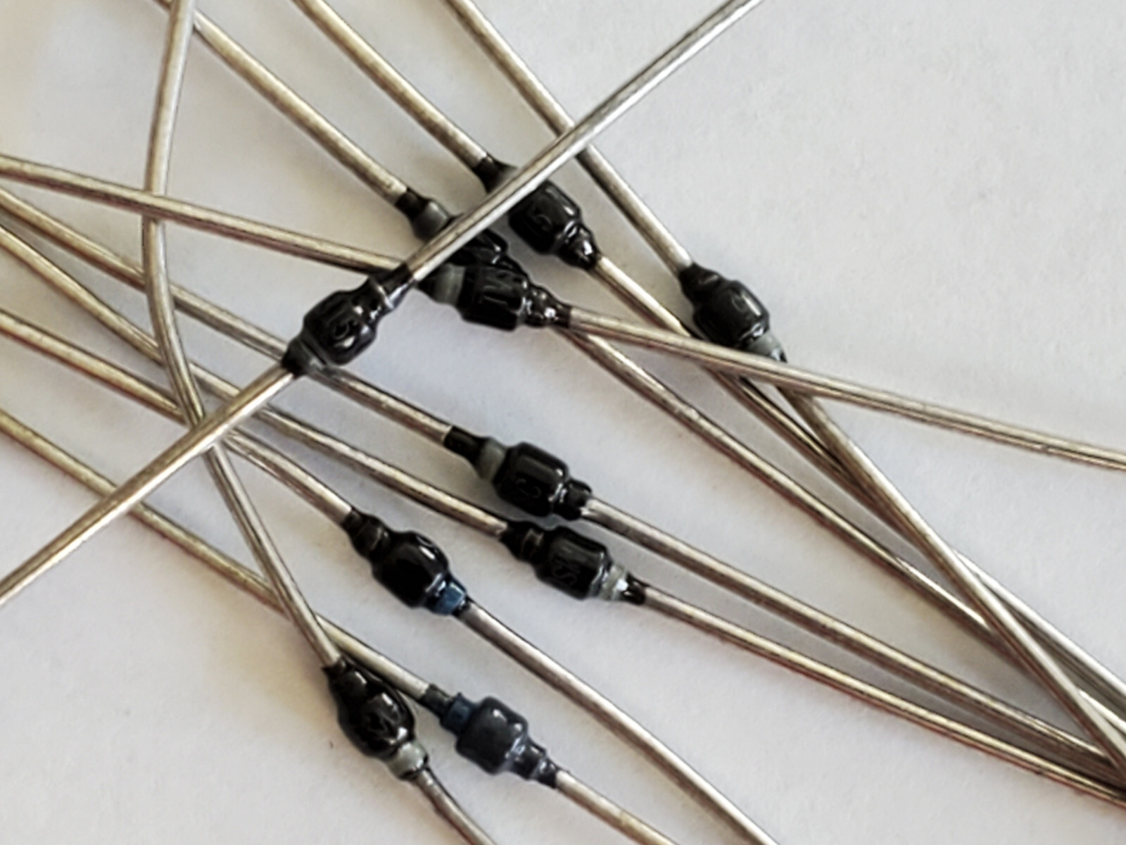 20pcs TVS315 Surge Suppressor Diodes