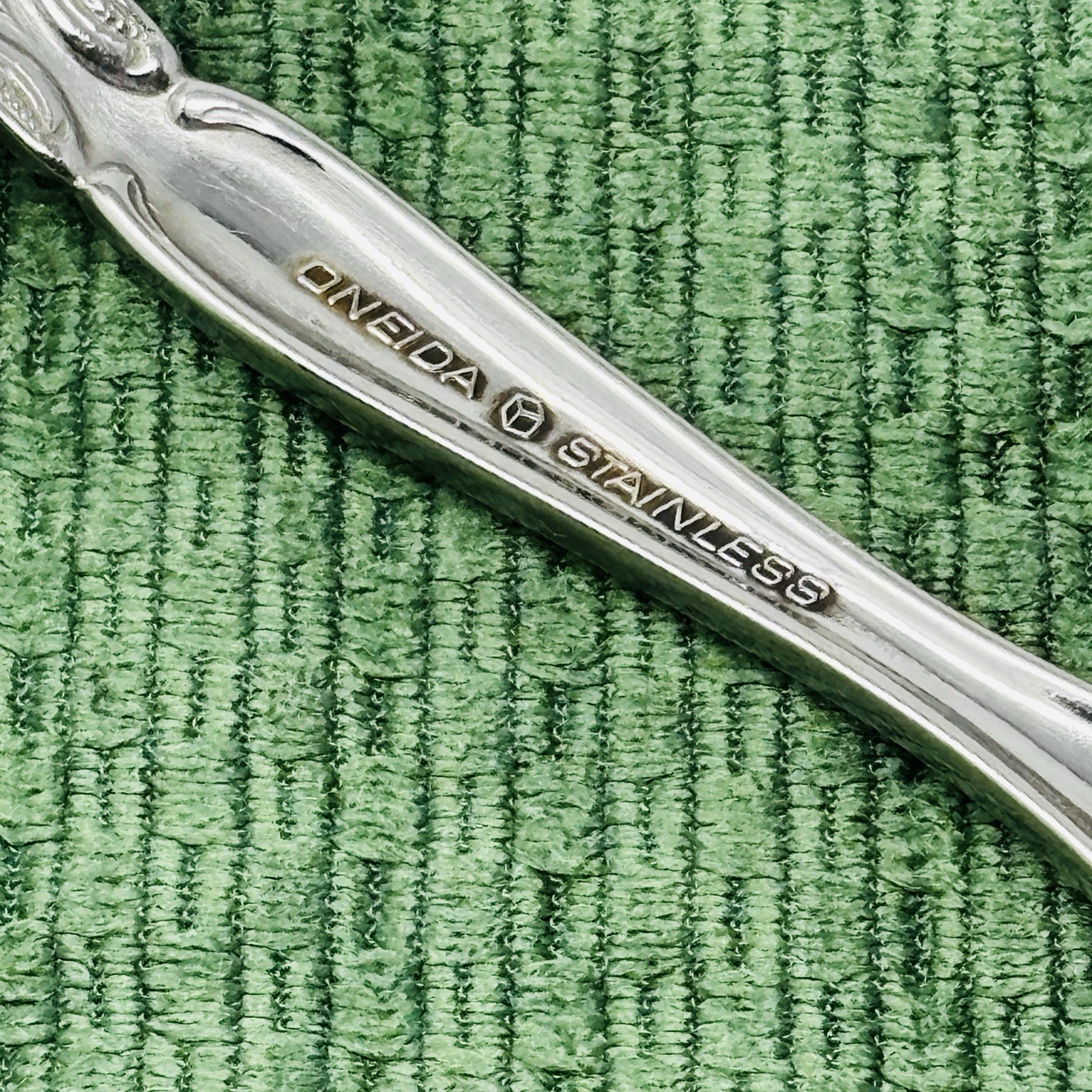 Oneida Michelangelo Heirloom Cube 8.25" Serving Spoon Stainless Flatware