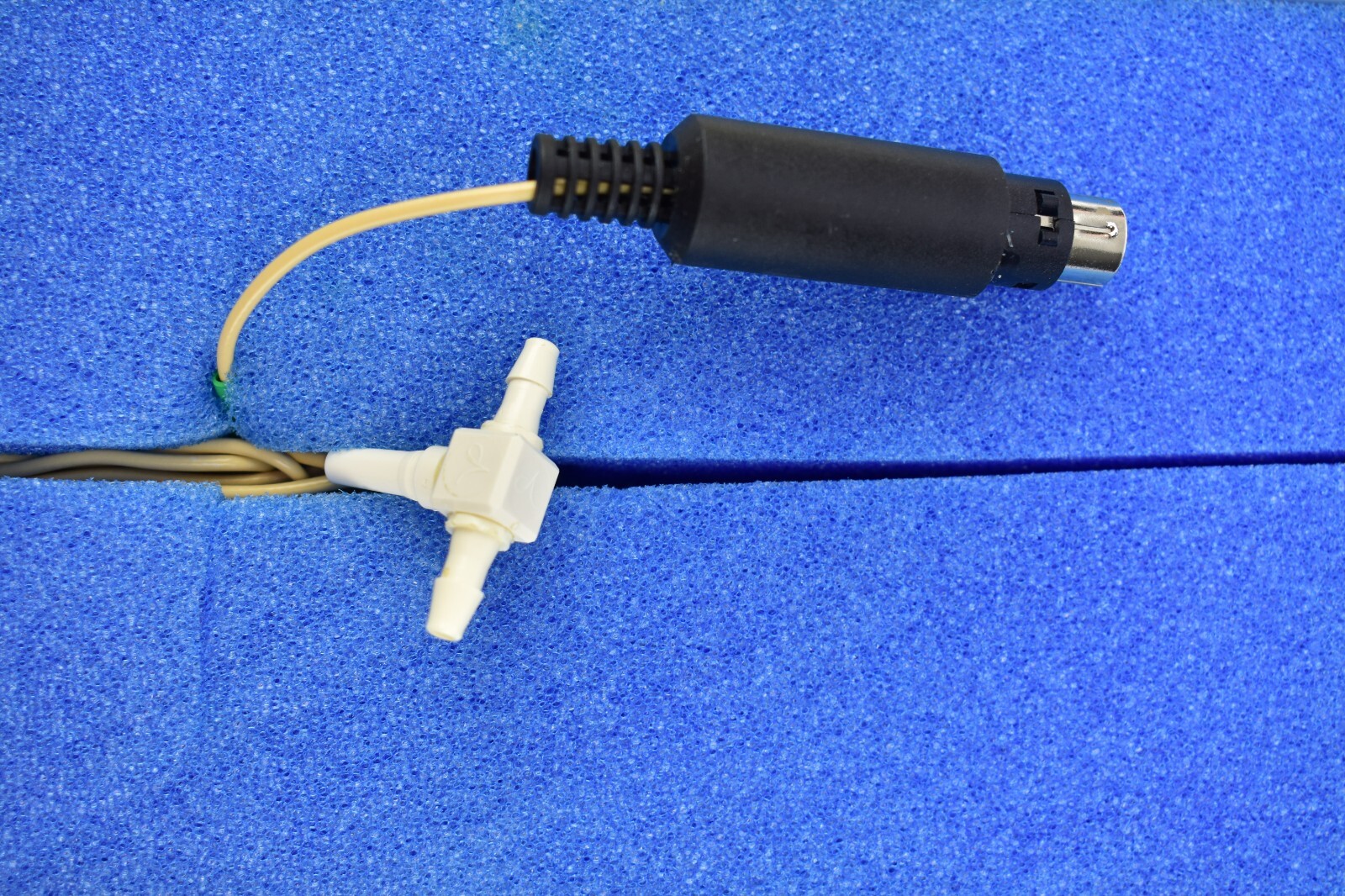 NEW Microelectrodes Inc 8-900 Conductivity Electrode With 1/8" Fitting