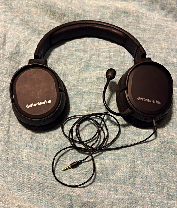 SteelSeries Arctis 1 Wired 3.5mm Over-Ear Headset, Detachable Boom Mic Black