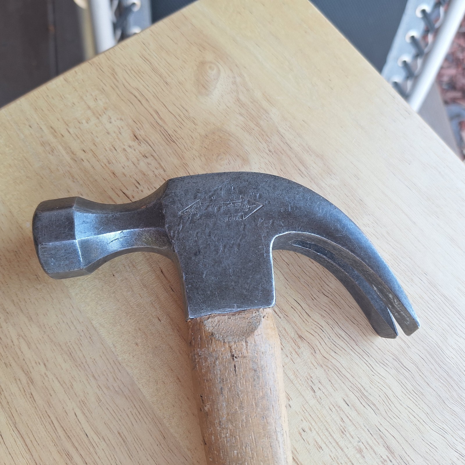 Vintage STILETTO Professional Curved Claw Framing Hammer 20 oz. length 17 1/4 in